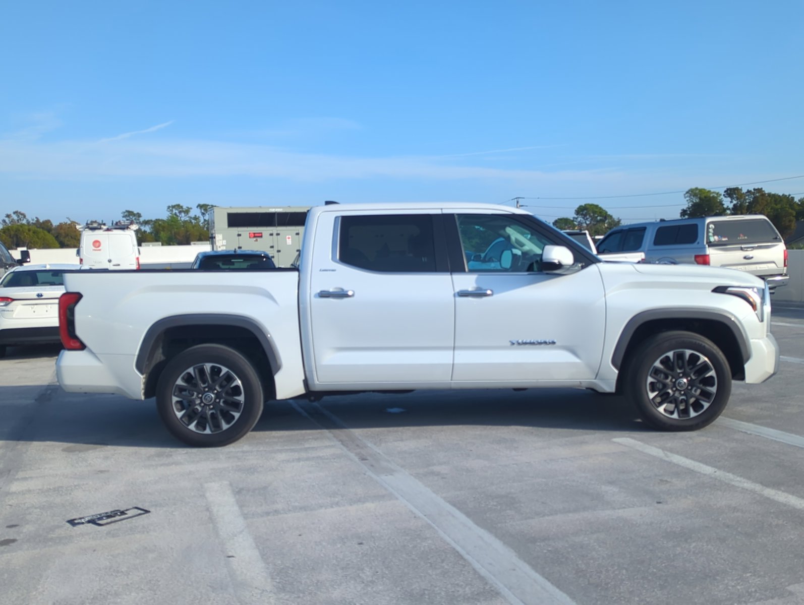 2024 Toyota Tundra Limited CrewMax photo 4