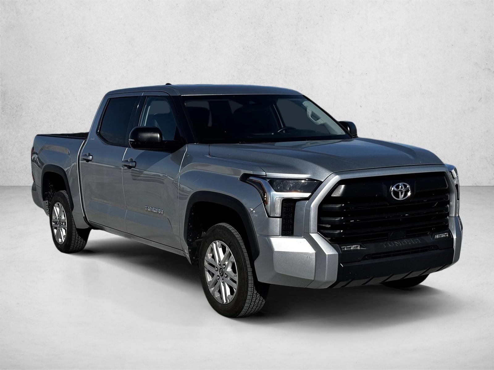 2023 Toyota Tundra SR5 CrewMax photo 3