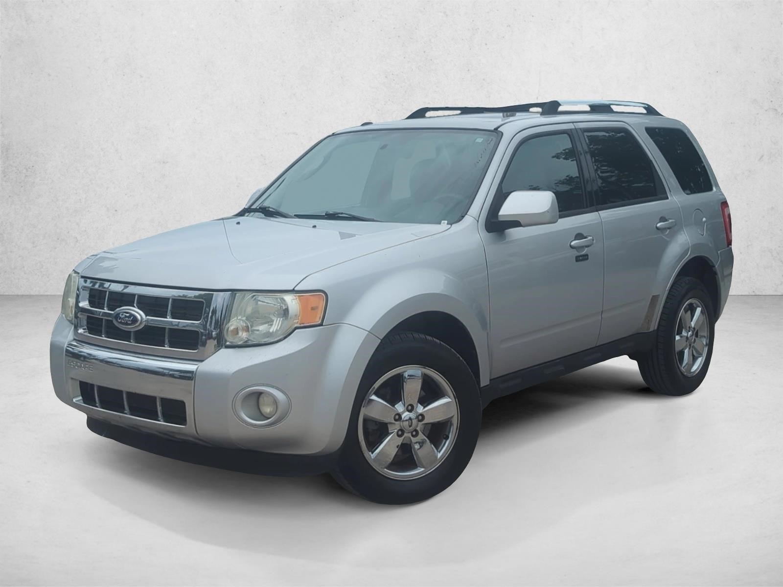 2010 Ford Escape Limited's photo