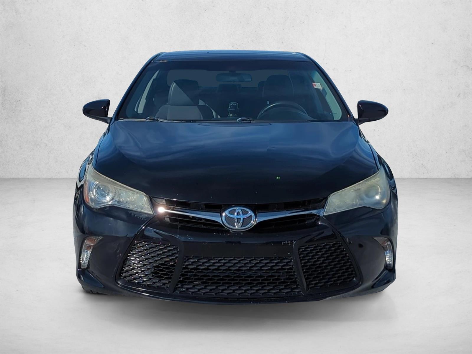 2017 Toyota Camry SE photo 2