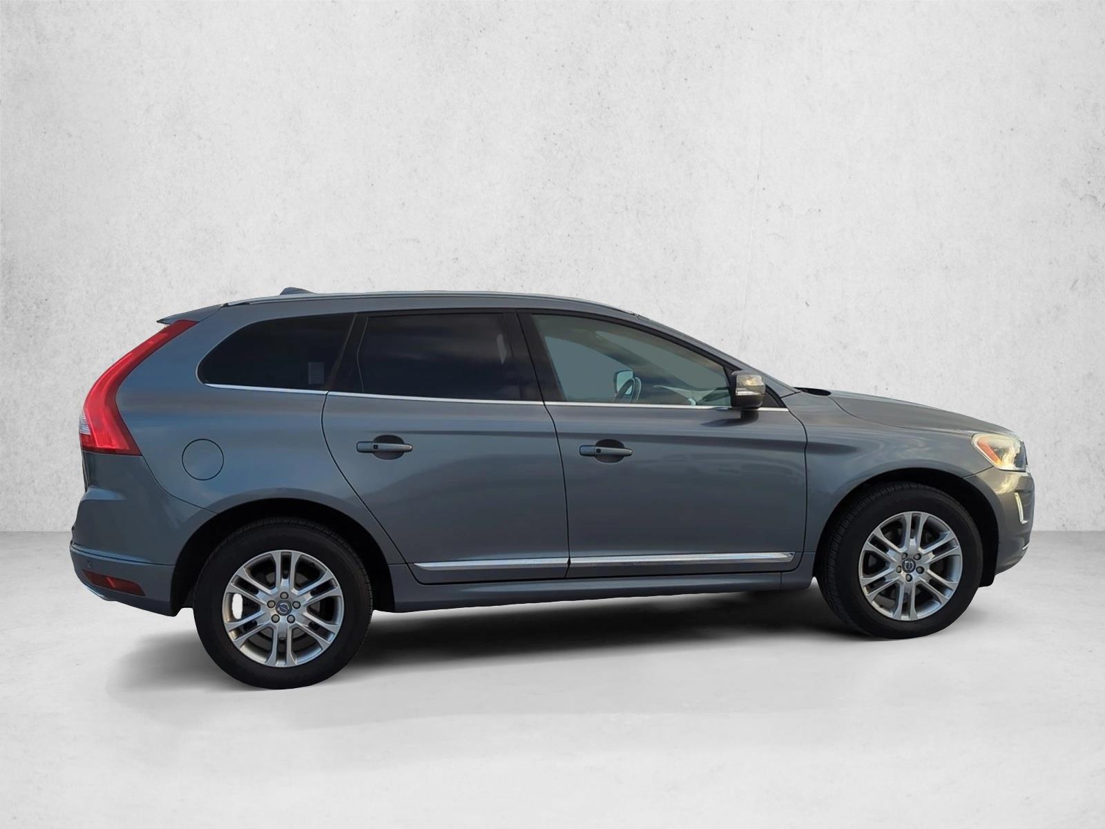 2016 Volvo XC60 T5 Drive-E Platinum photo 4