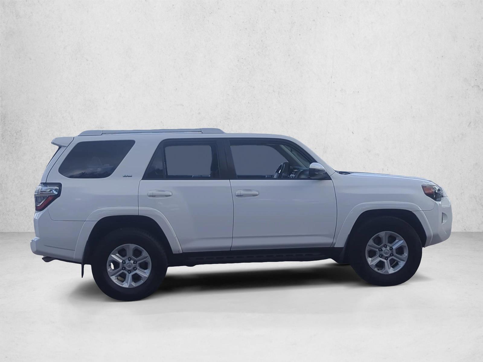 2018 Toyota 4Runner SR5 photo 4