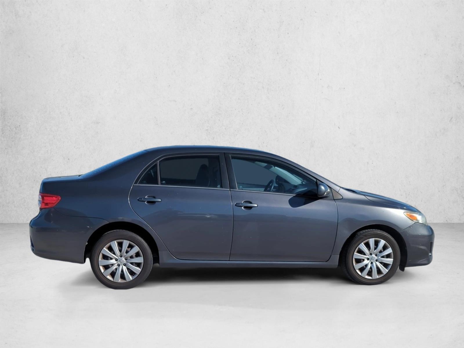 2012 Toyota Corolla LE photo 4