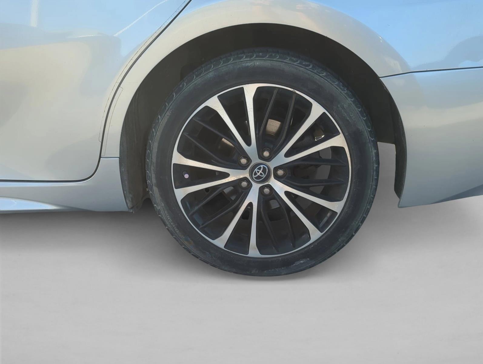 2019 Toyota Camry SE photo 4