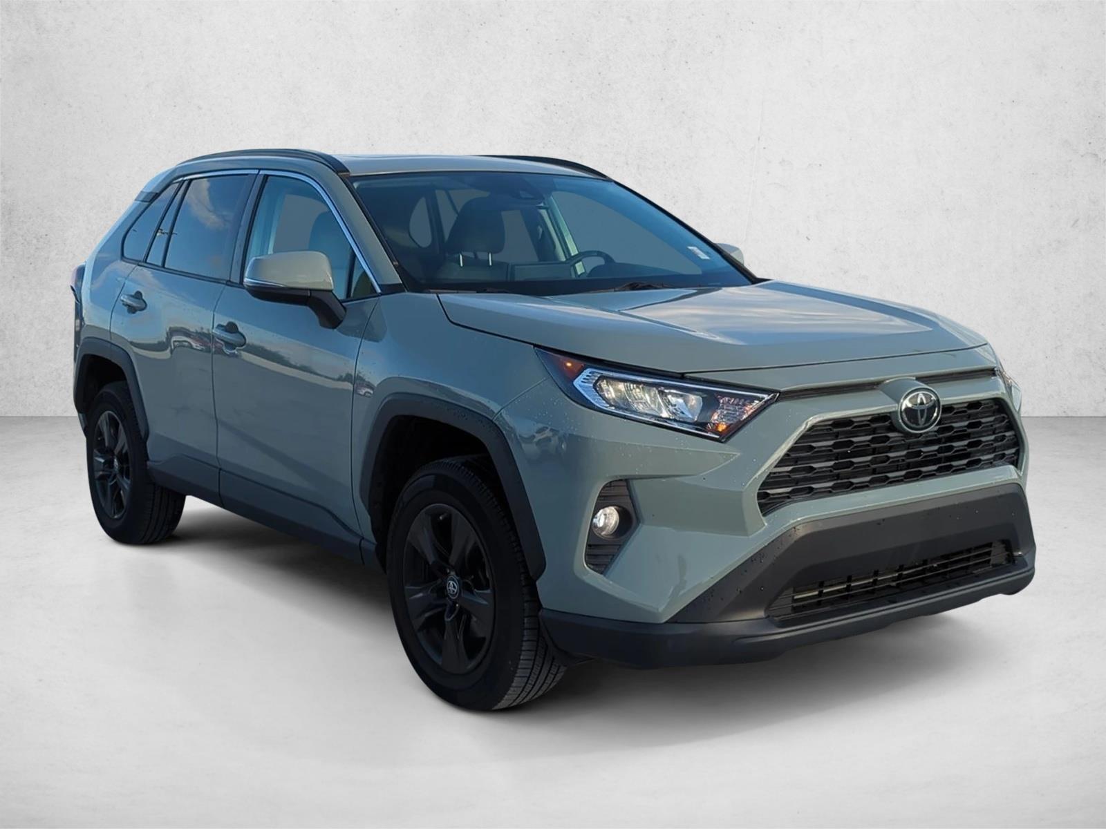 2019 Toyota RAV4 XLE photo 3