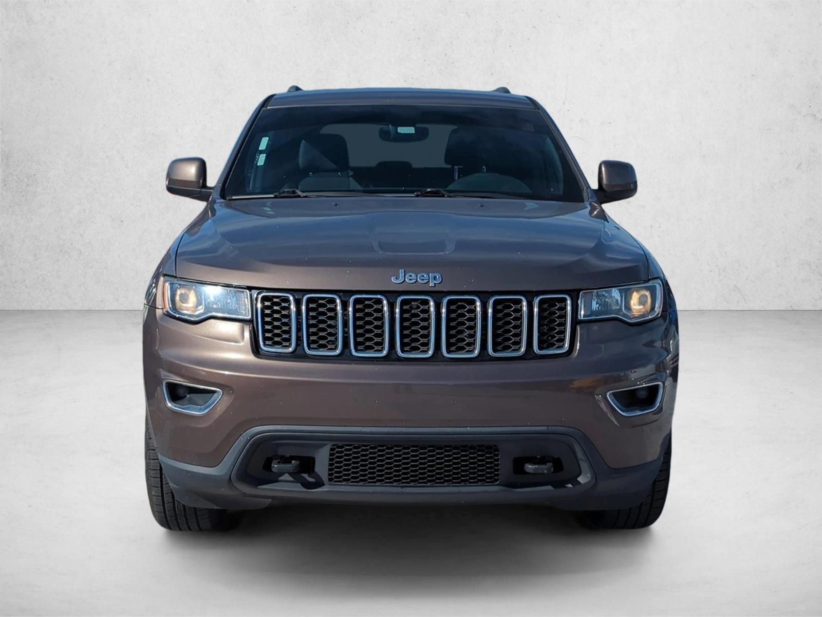 2017 Jeep Grand Cherokee Laredo photo 2