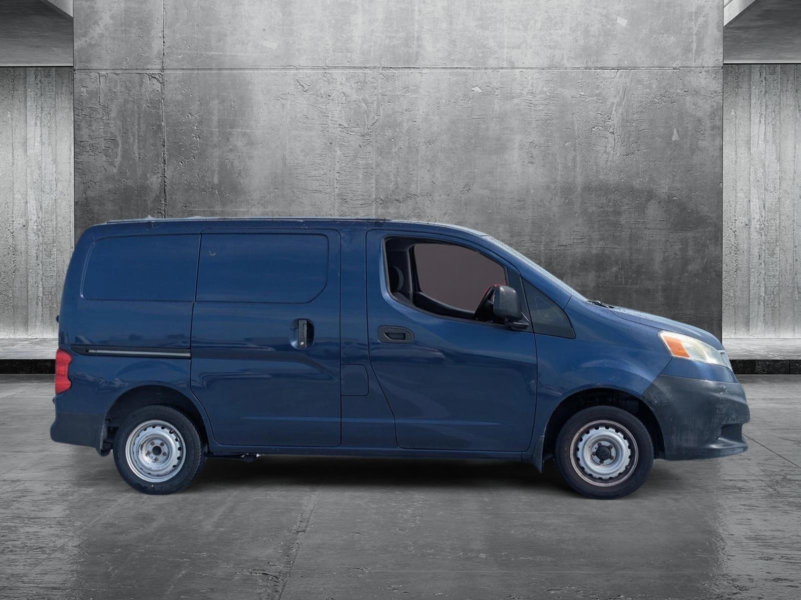 2014 Nissan NV200 SV photo 4