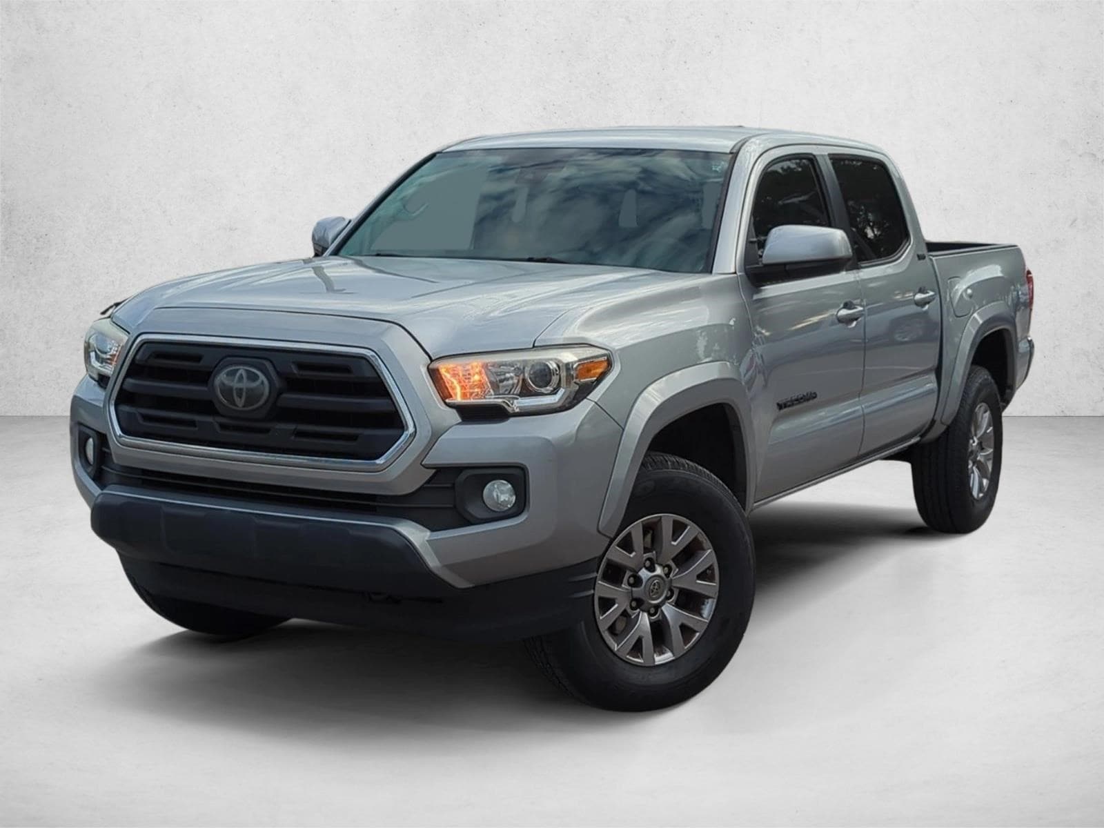 2018 Toyota Tacoma SR5's photo