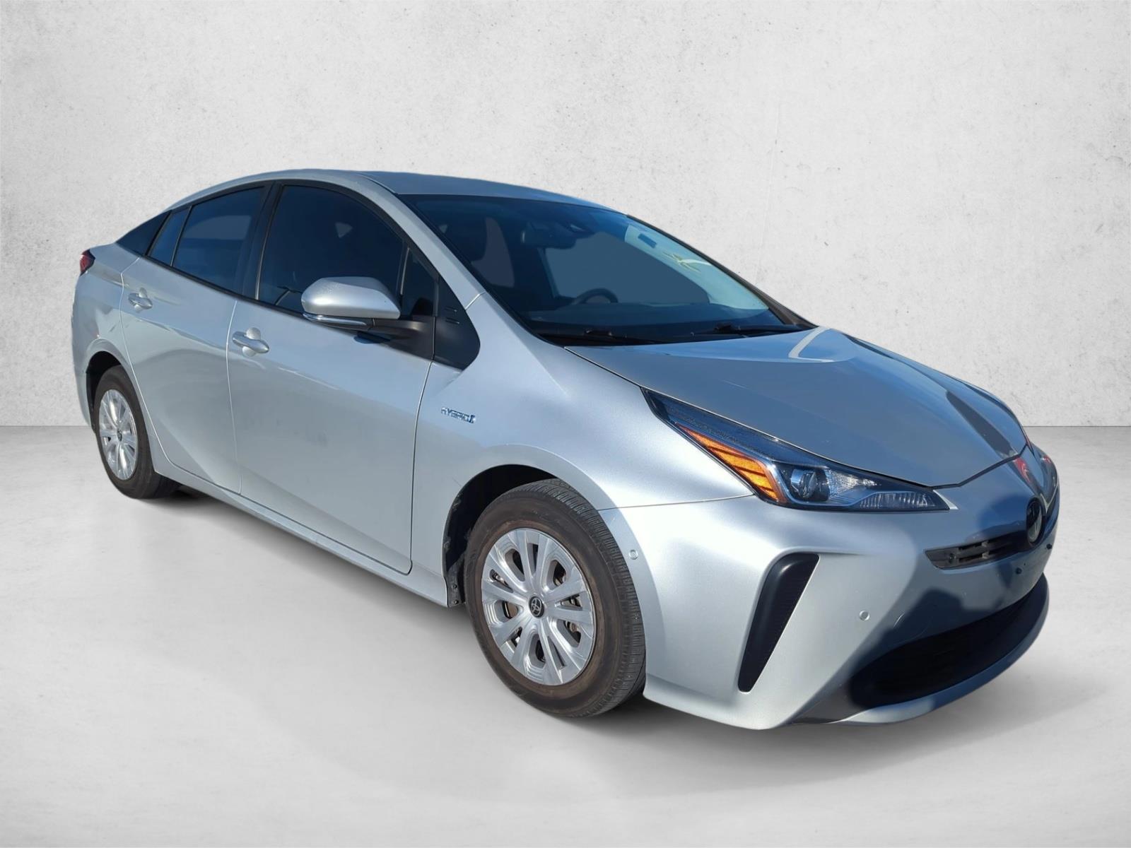 2021 Toyota Prius LE photo 3