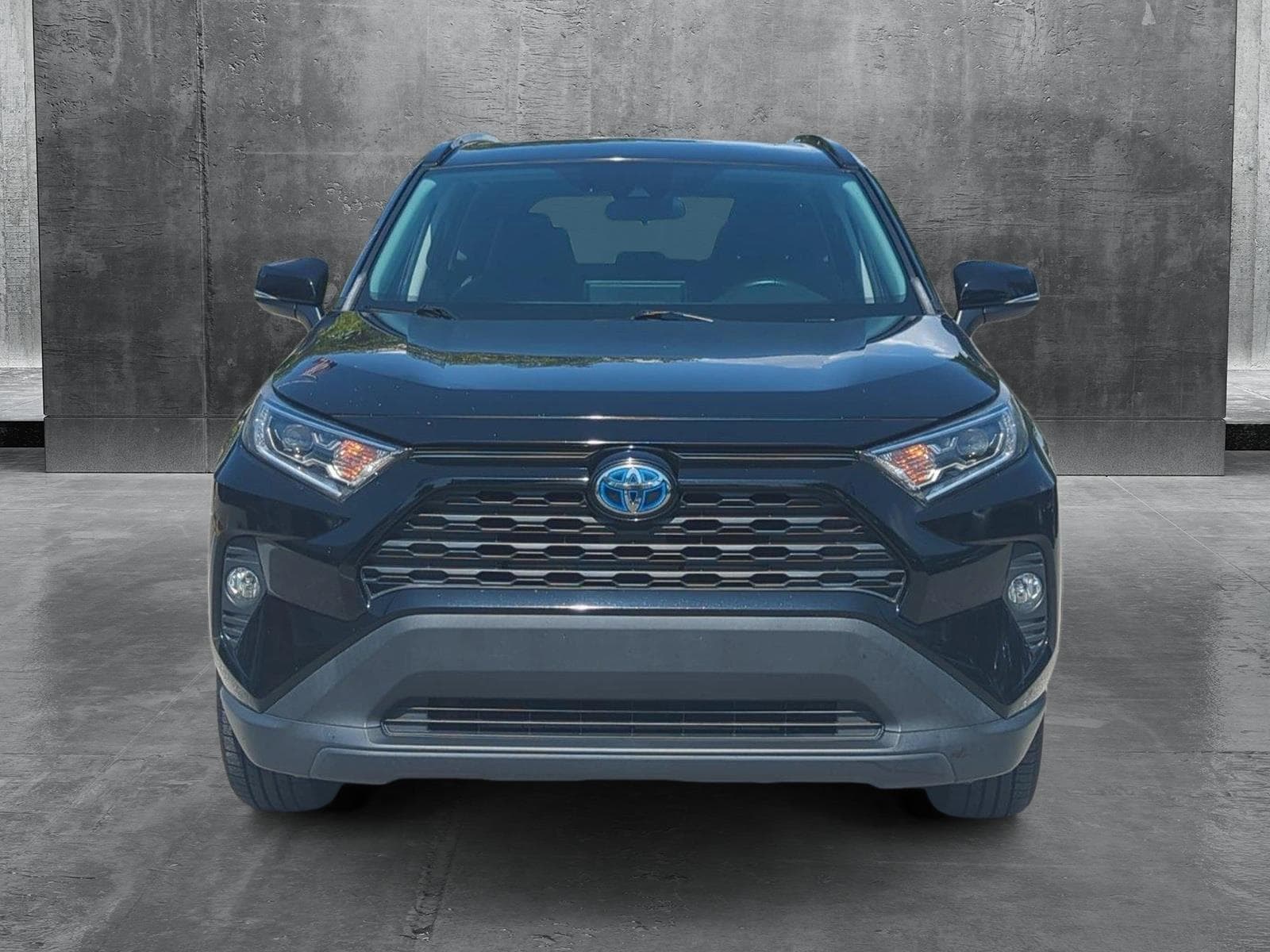 Used 2020 Toyota RAV4 XLE with VIN 2T3RWRFV6LW048180 for sale in Fort Myers, FL