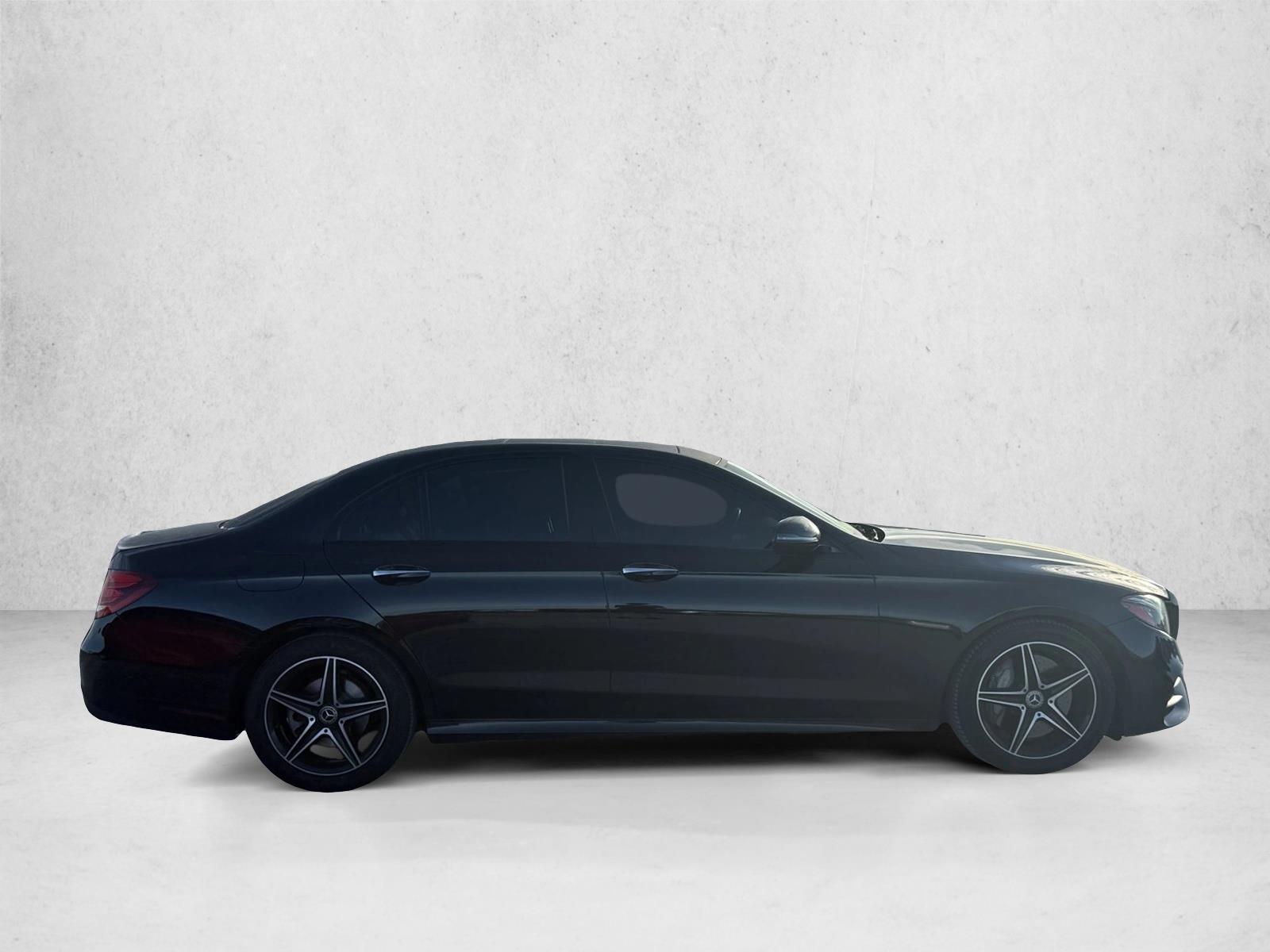 2018 Mercedes Benz E 300 Sedan photo 4