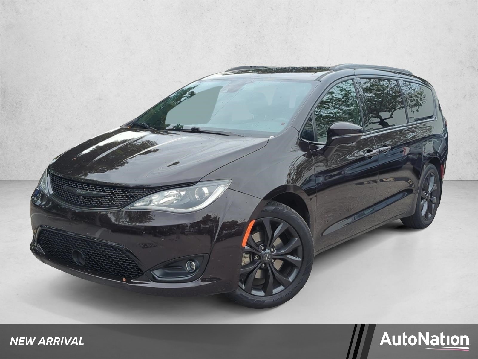 2019 Chrysler Pacifica Limited's photo