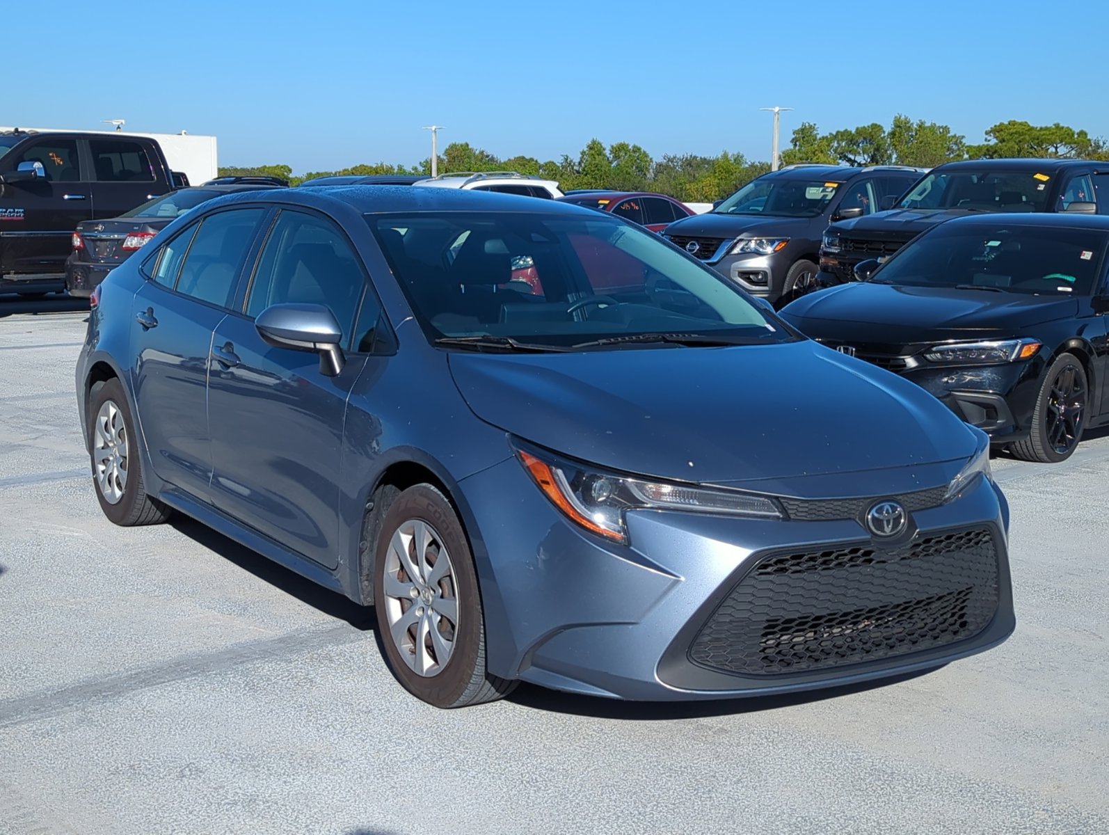 2022 Toyota Corolla LE photo 3