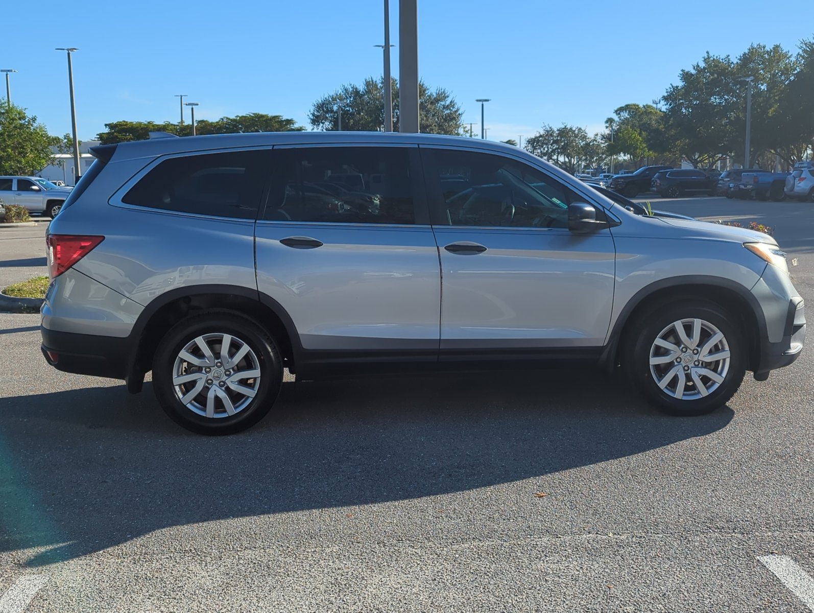 2019 Honda Pilot LX photo 4