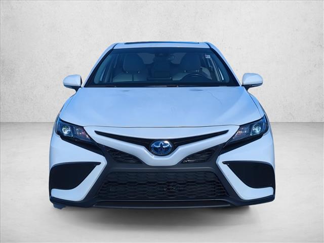 2021 Toyota Camry Hybrid SE photo 2