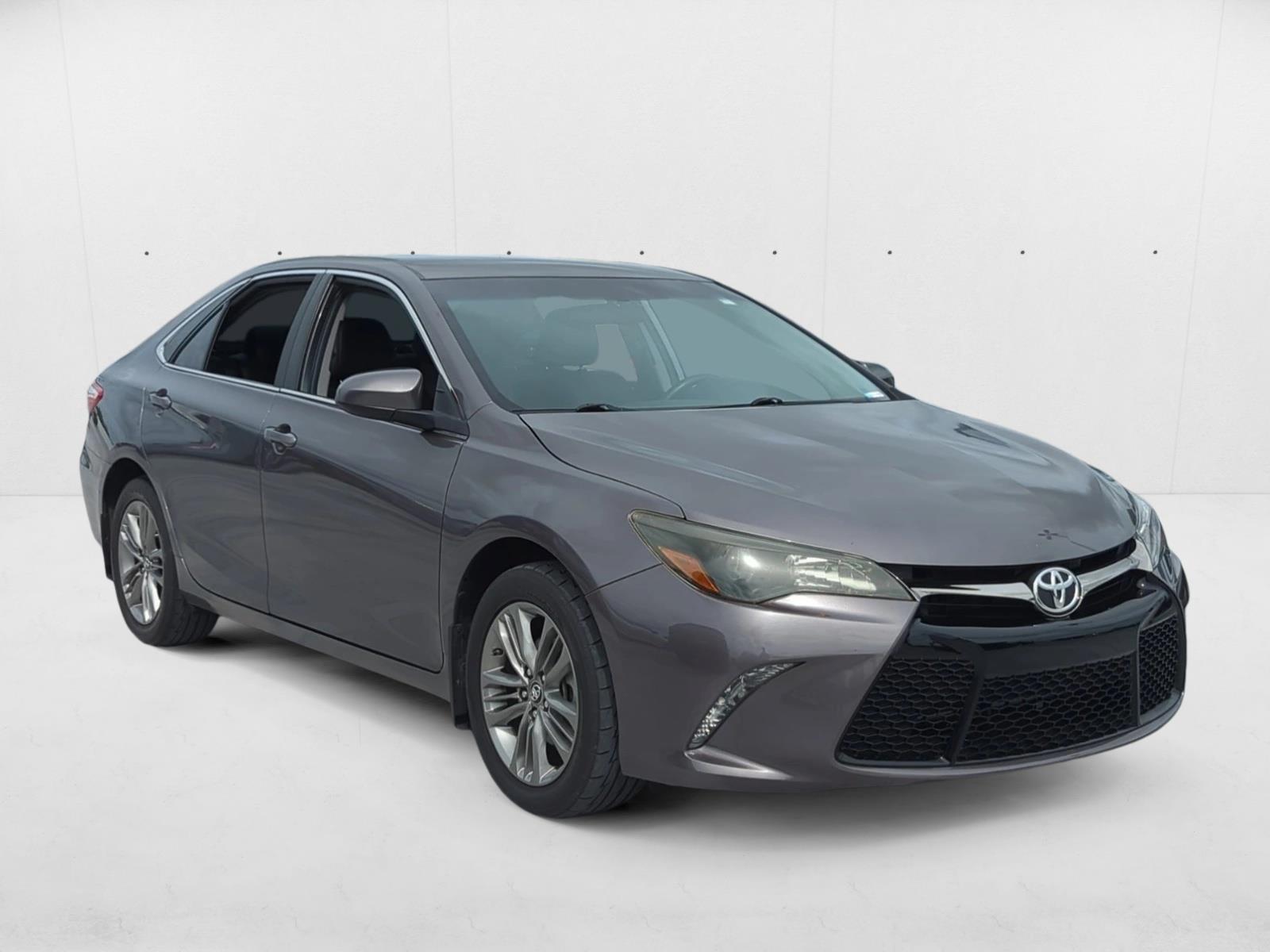2017 Toyota Camry SE photo 3