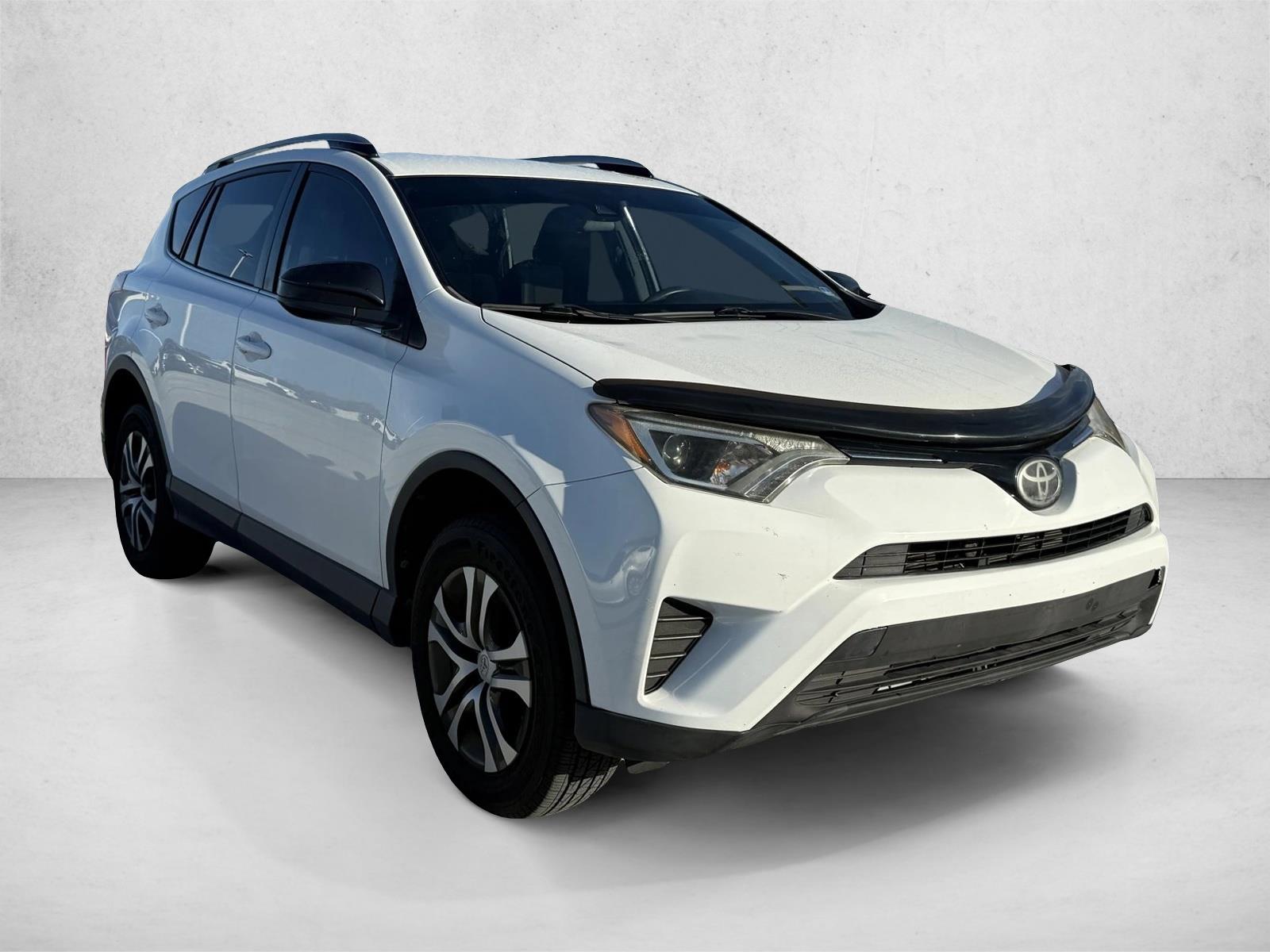 2017 Toyota RAV4 LE photo 3