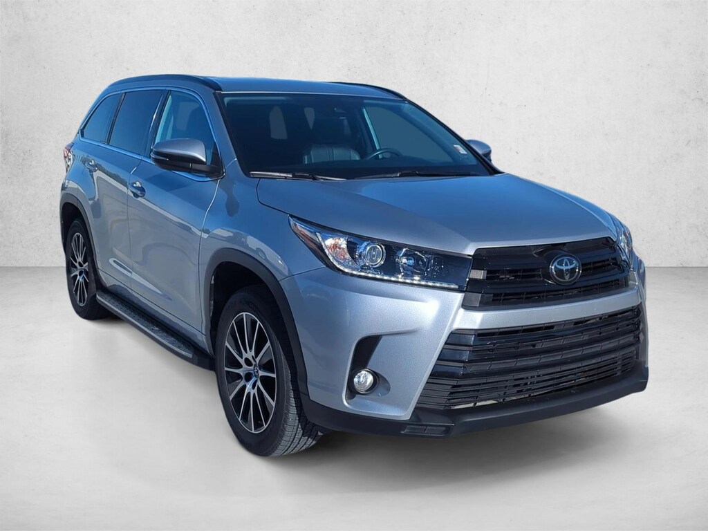 Used 2018 Toyota Highlander SE V6 SUV
