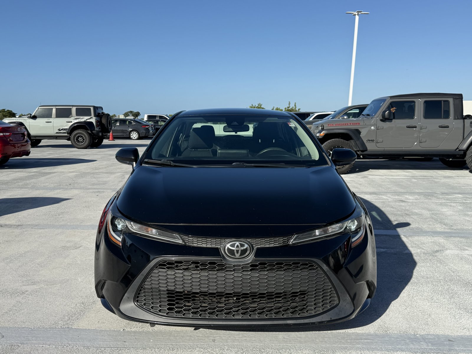 2020 Toyota Corolla LE photo 2