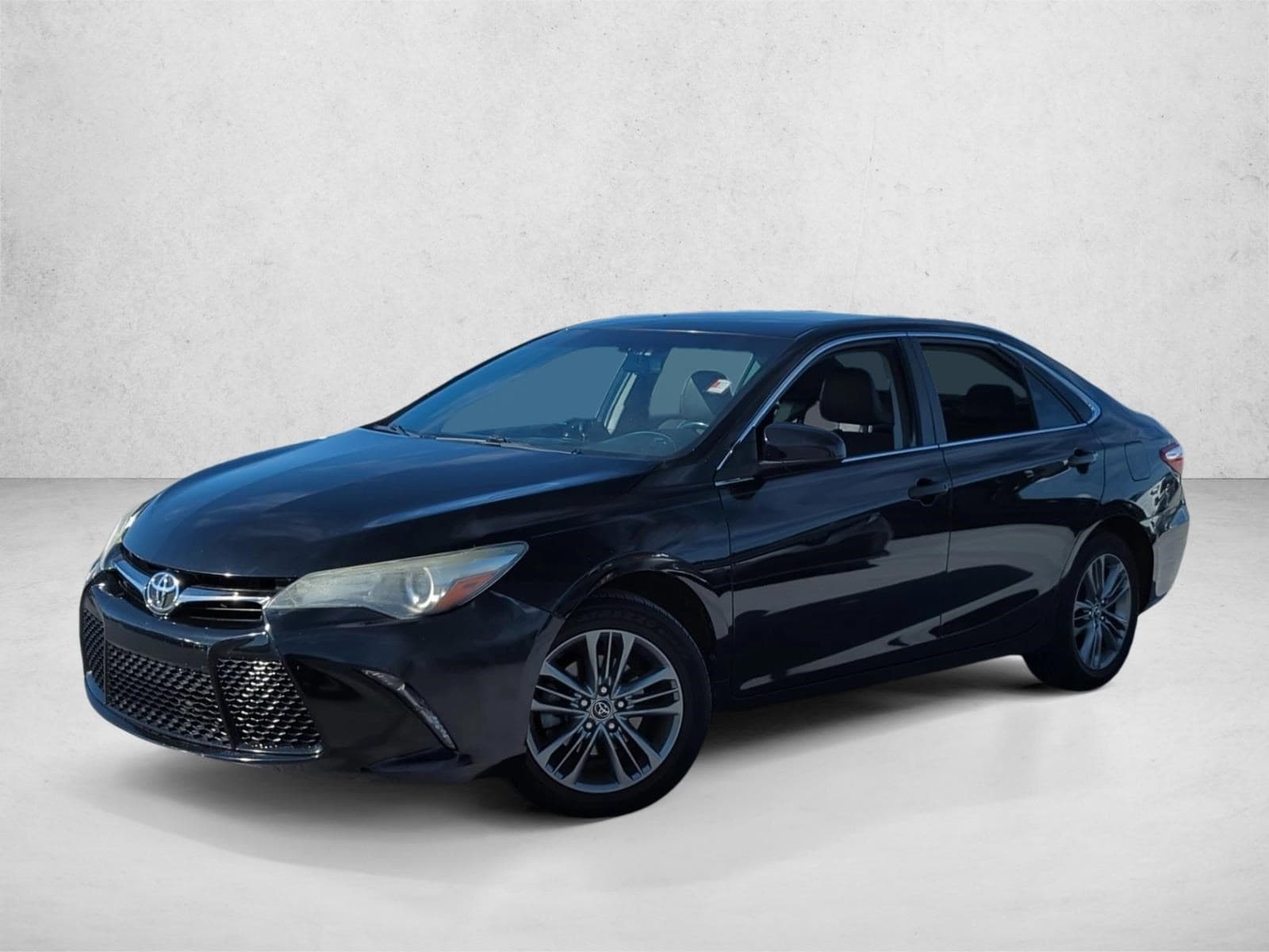2017 Toyota Camry SE's photo