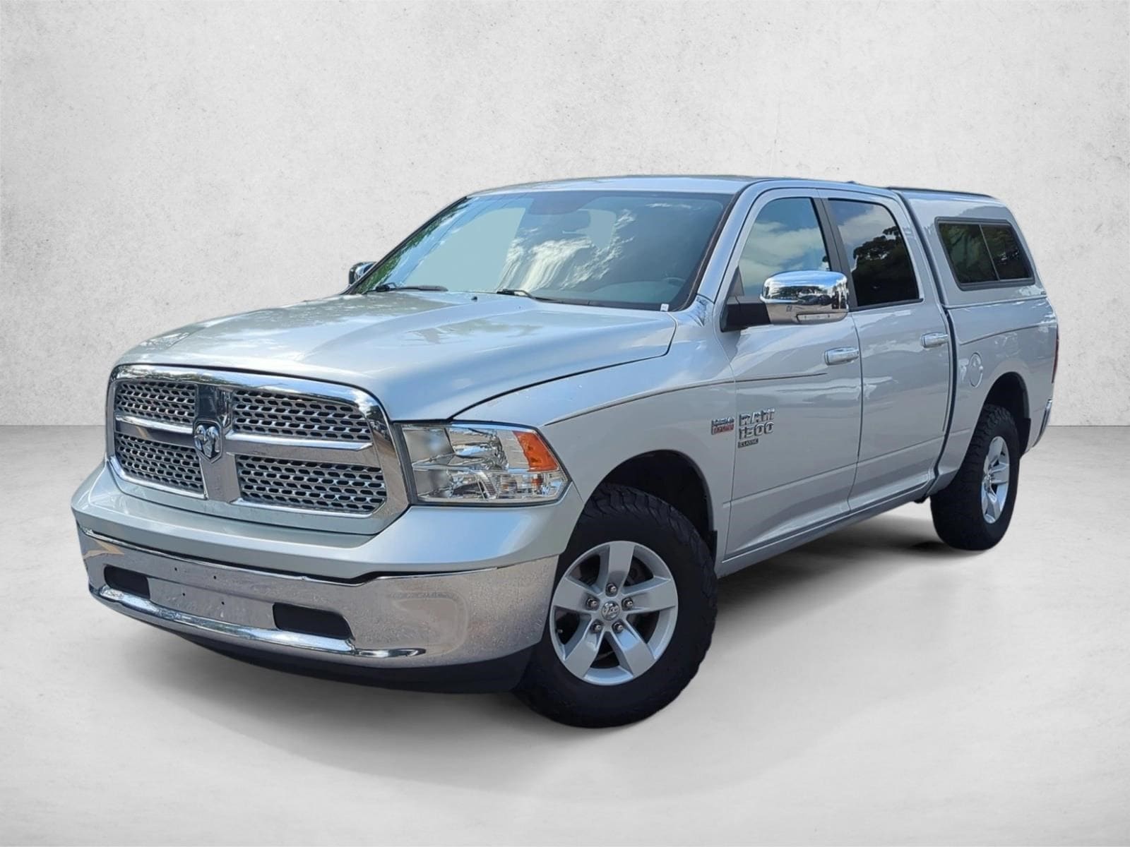 2019 RAM 1500 Classic SLT 4x4 Crew Cab 5'7's photo