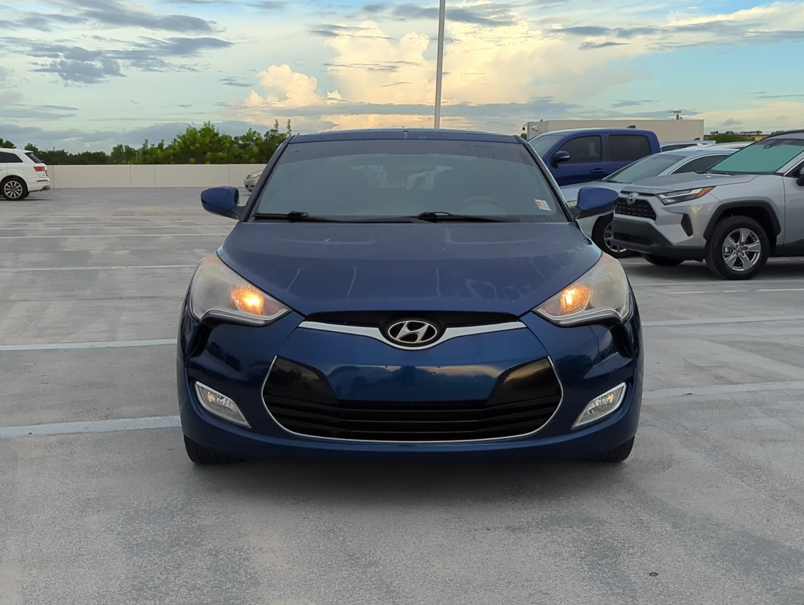 2017 Hyundai Veloster Value Edition photo 2