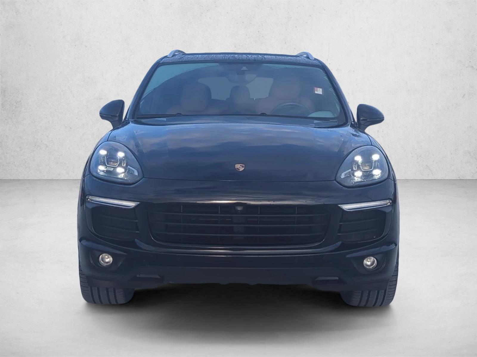 2016 Porsche Cayenne photo 2