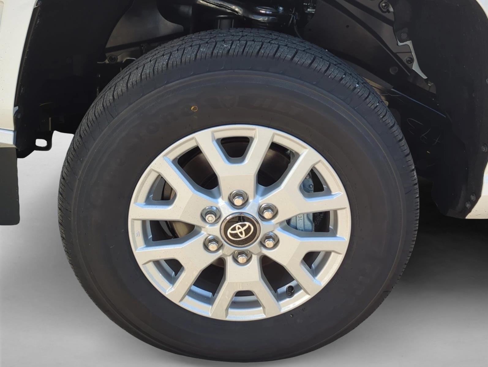 2026 Toyota Tacoma SR5 - Photo 8