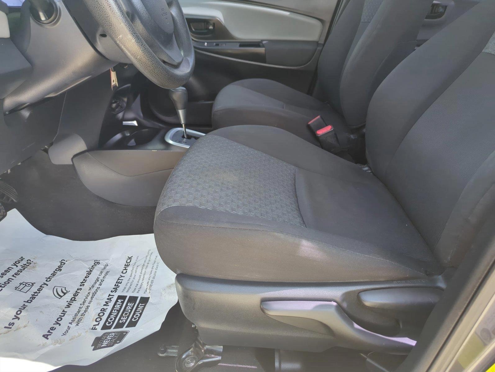 2016 Toyota Yaris L photo 4