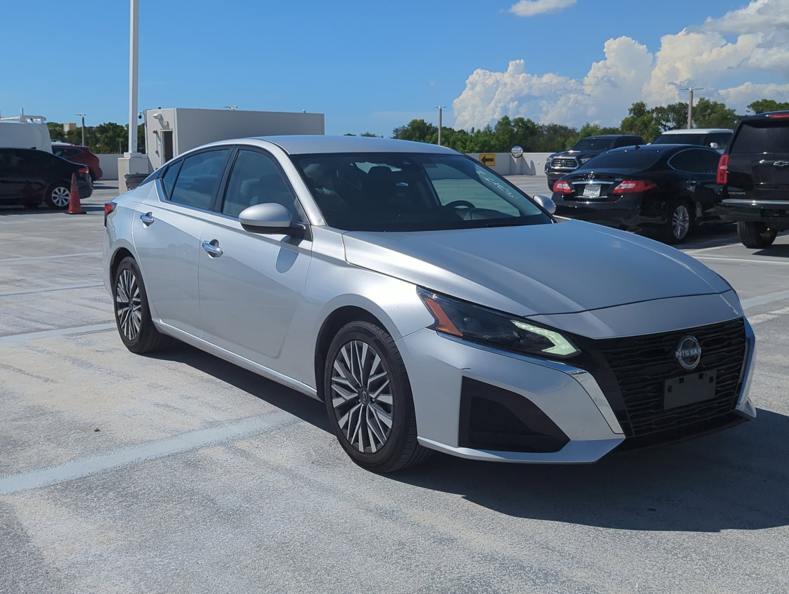 2023 Nissan Altima 2.5 SV photo 2