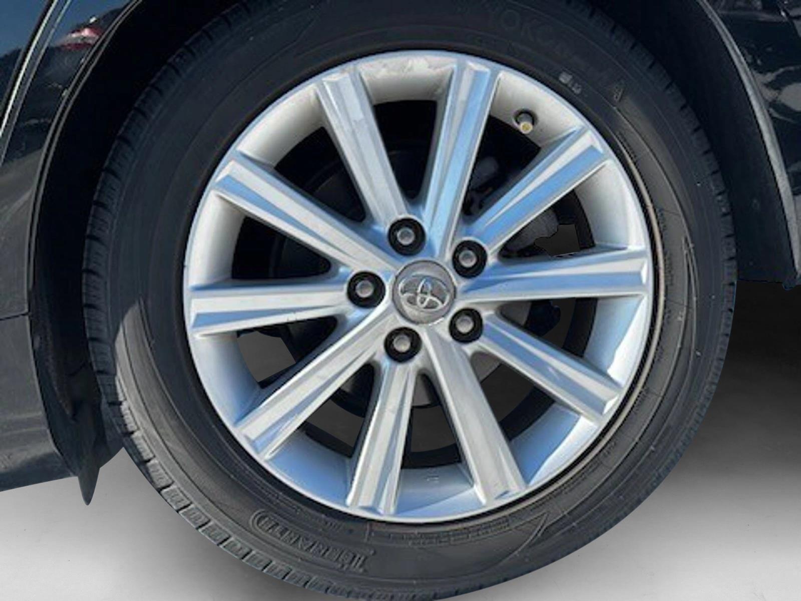 2012 Toyota Camry XLE photo 4