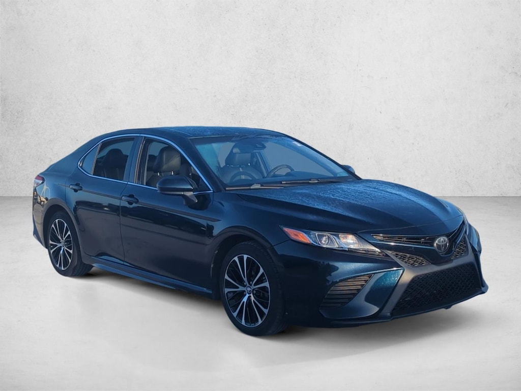 Used 2019 Toyota Camry SE Sedan