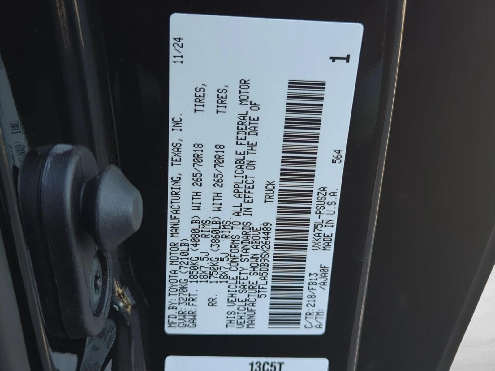 2025 Toyota Tundra SR5 - Photo 18