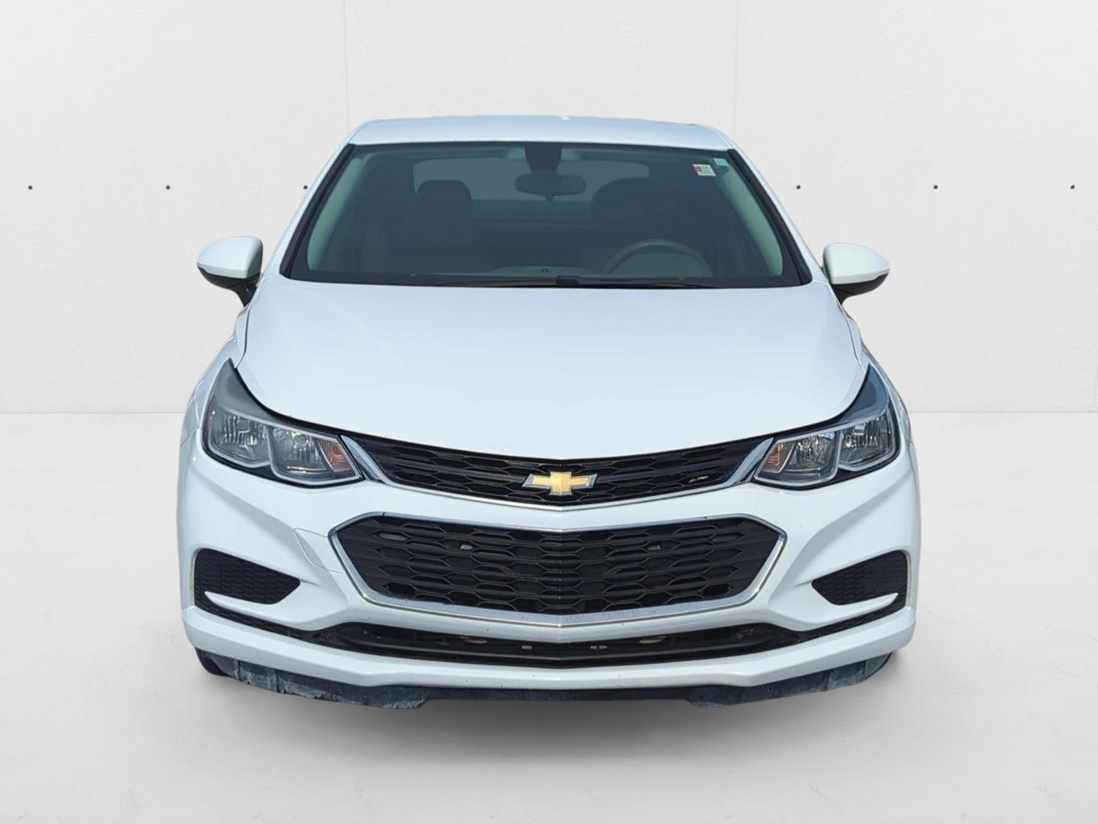 2018 Chevrolet Cruze LS photo 2
