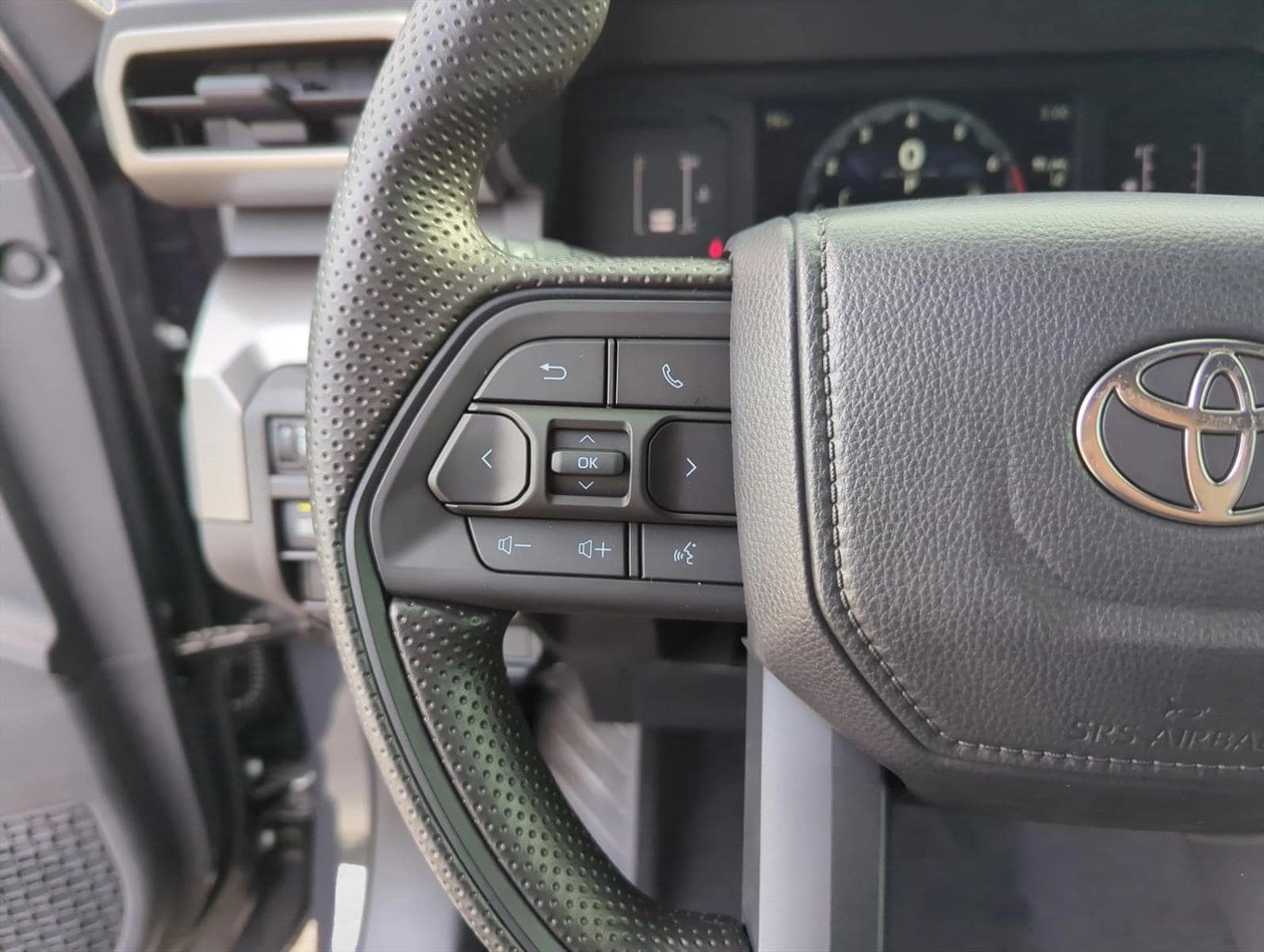 2026 Toyota Tacoma SR5 - Photo 17