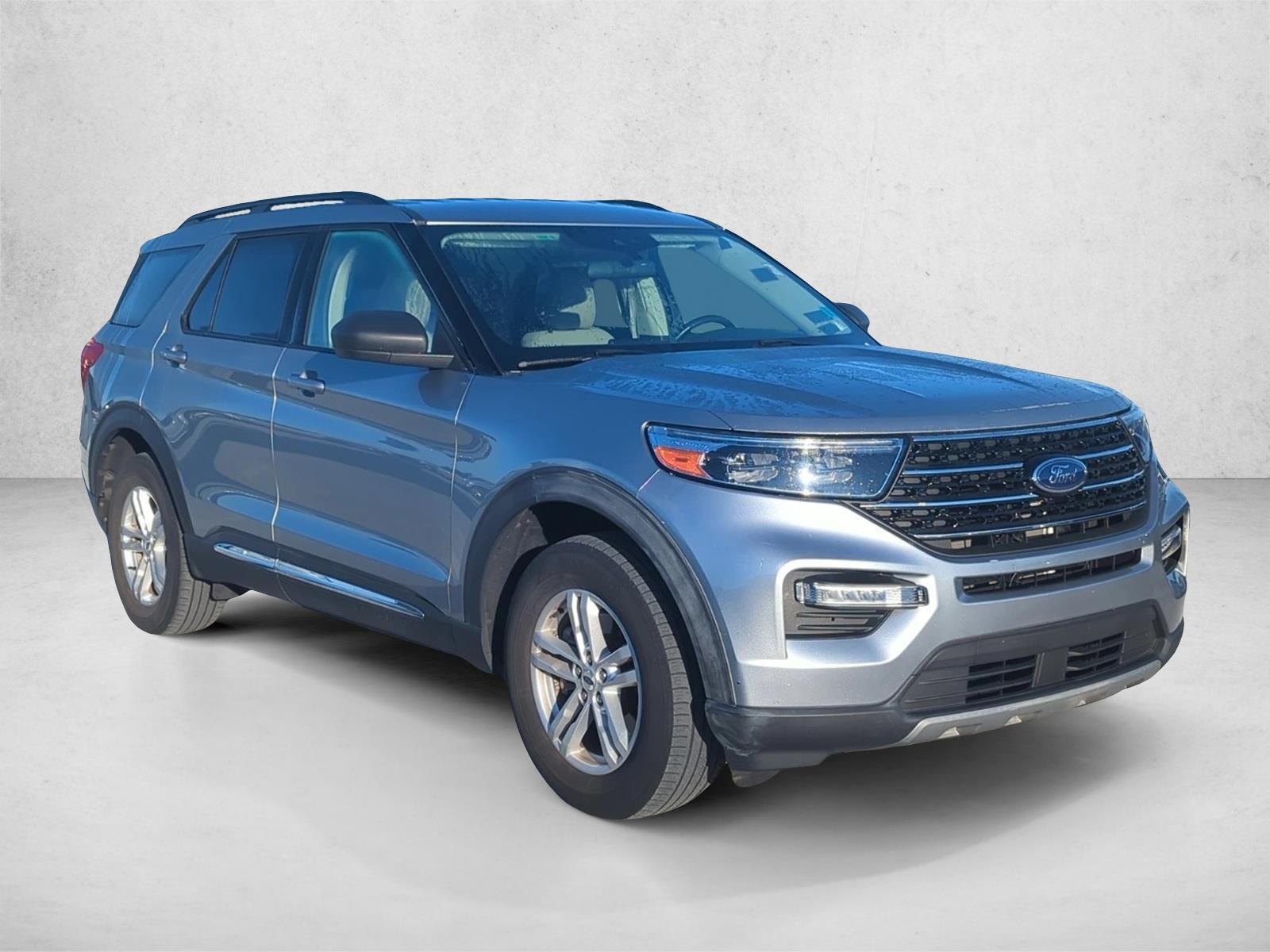 2020 Ford Explorer XLT photo 3