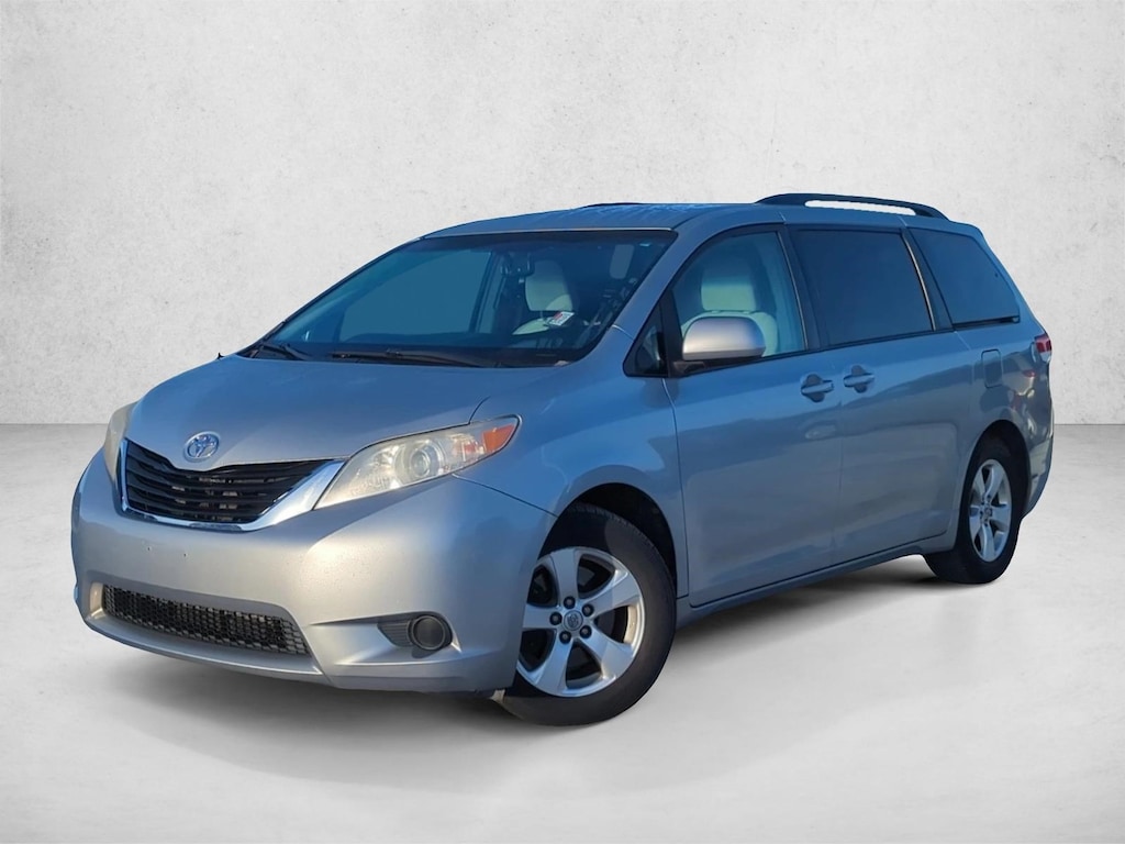Used 2014 Toyota Sienna LE Van