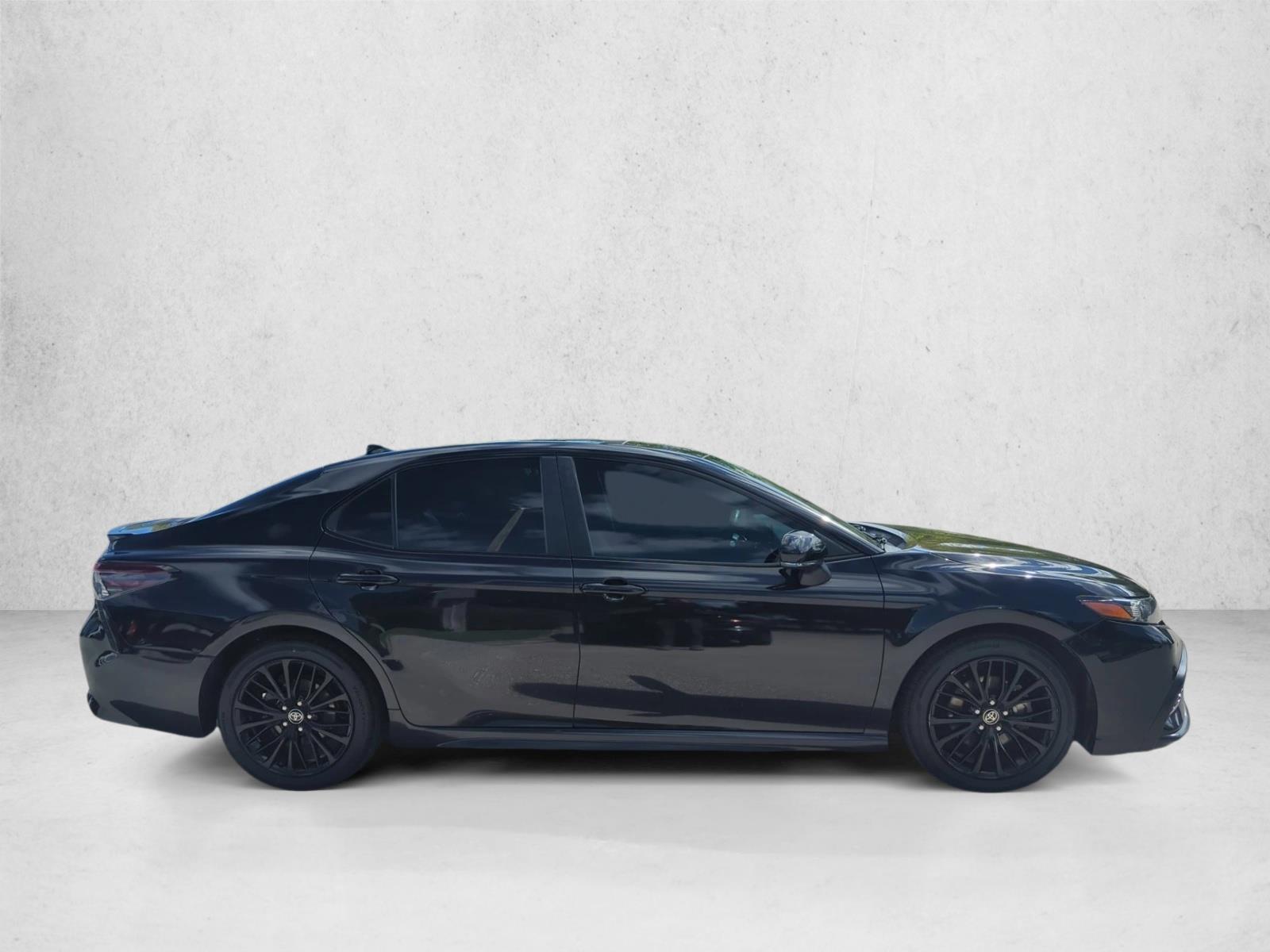 2022 Toyota Camry Hybrid SE photo 4