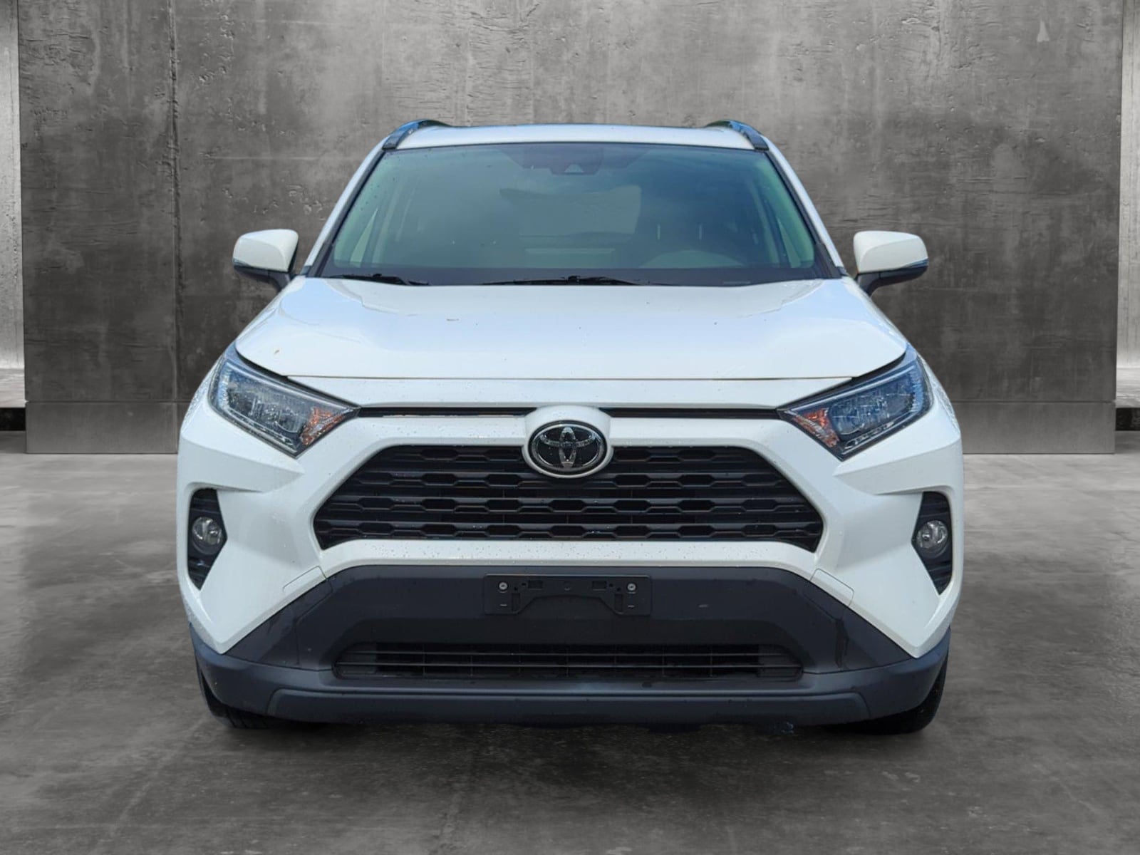 Used 2019 Toyota RAV4 XLE with VIN JTMP1RFV9KD025672 for sale in Fort Myers, FL