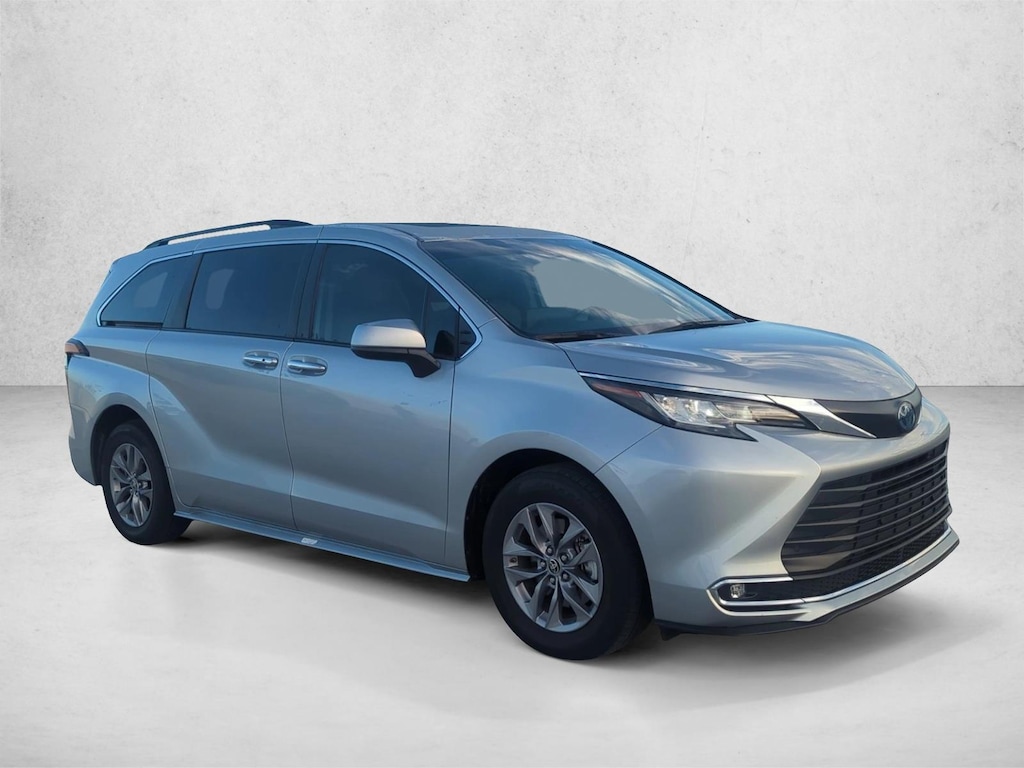 Certified 2022 Toyota Sienna XLE 8 Passenger Van Passenger Van