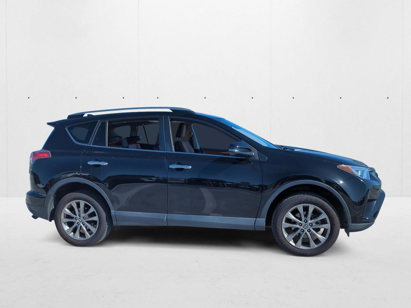 2017 Toyota RAV4 Limited photo 4