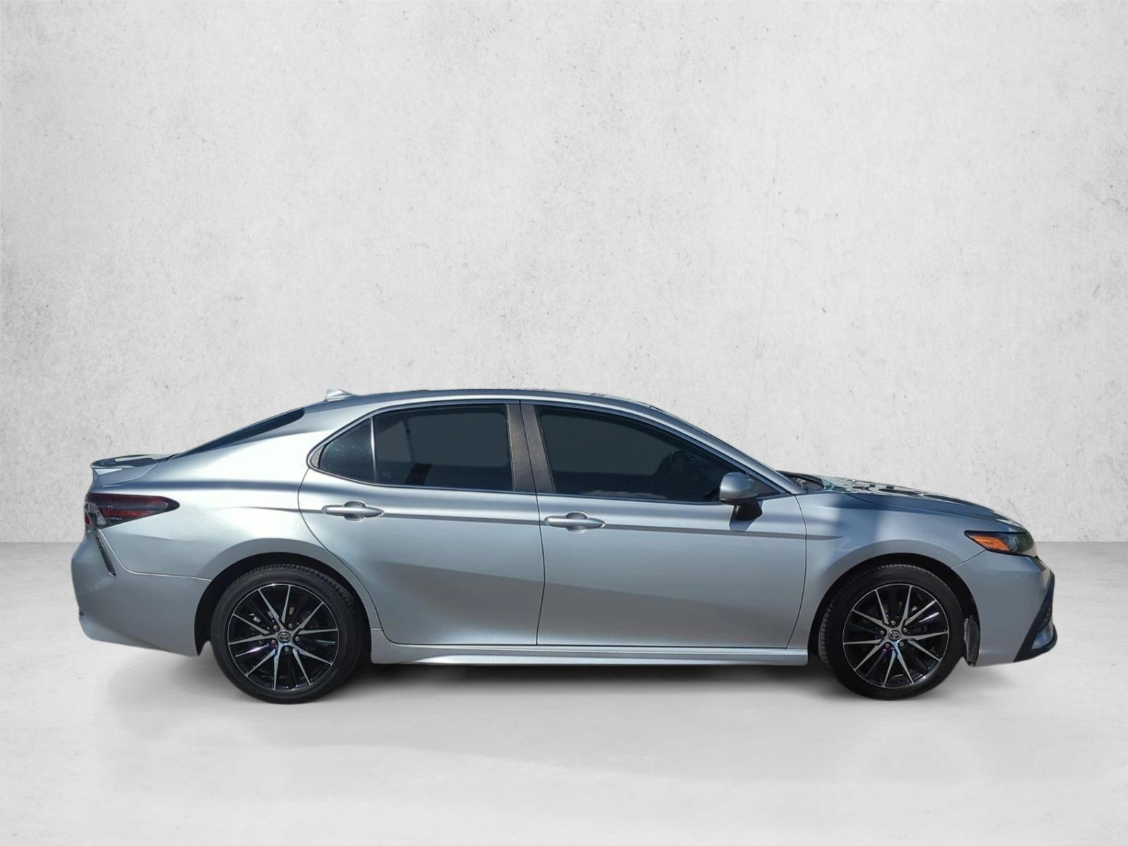 2021 Toyota Camry SE photo 4