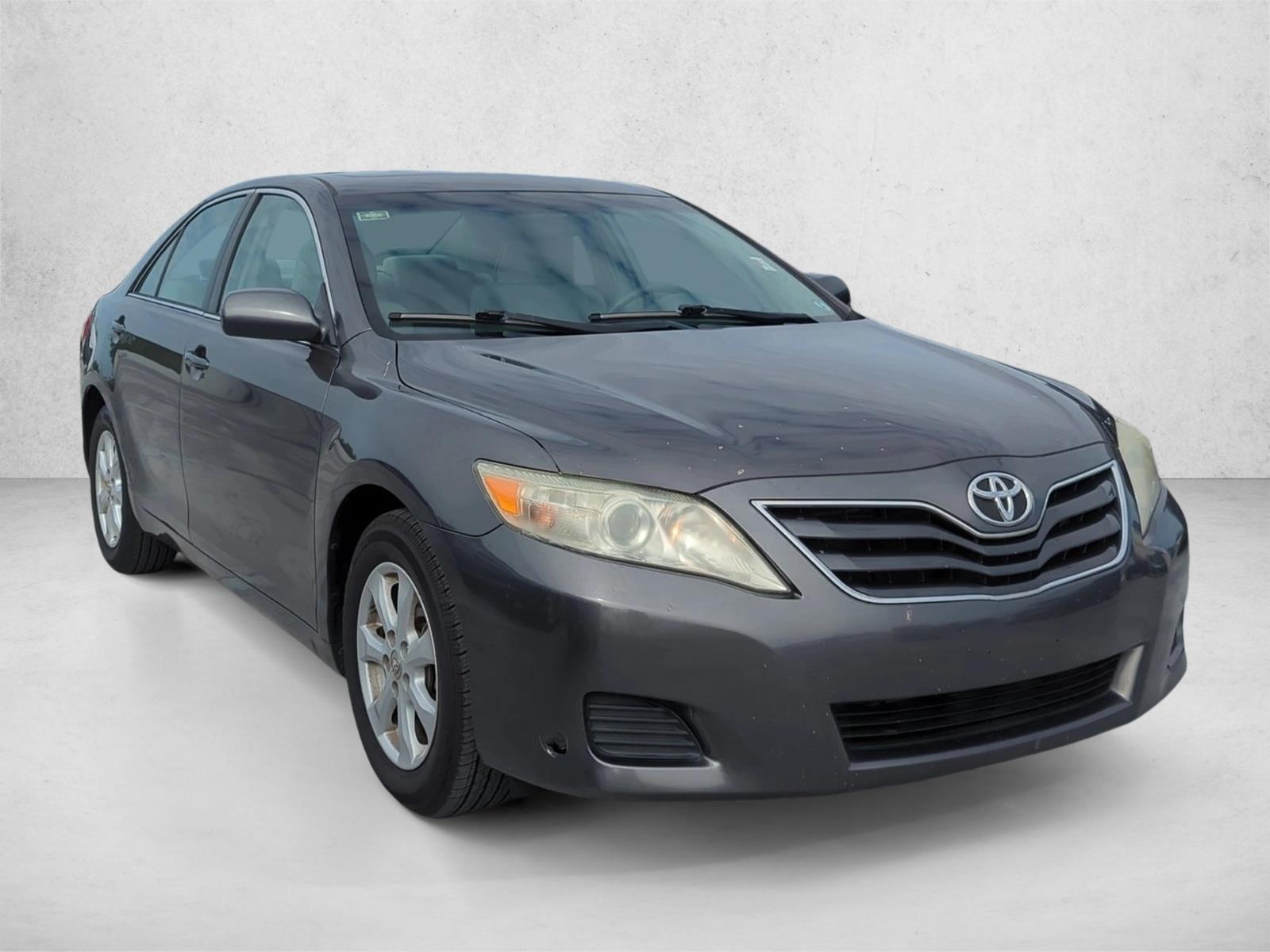 2011 Toyota Camry LE photo 3