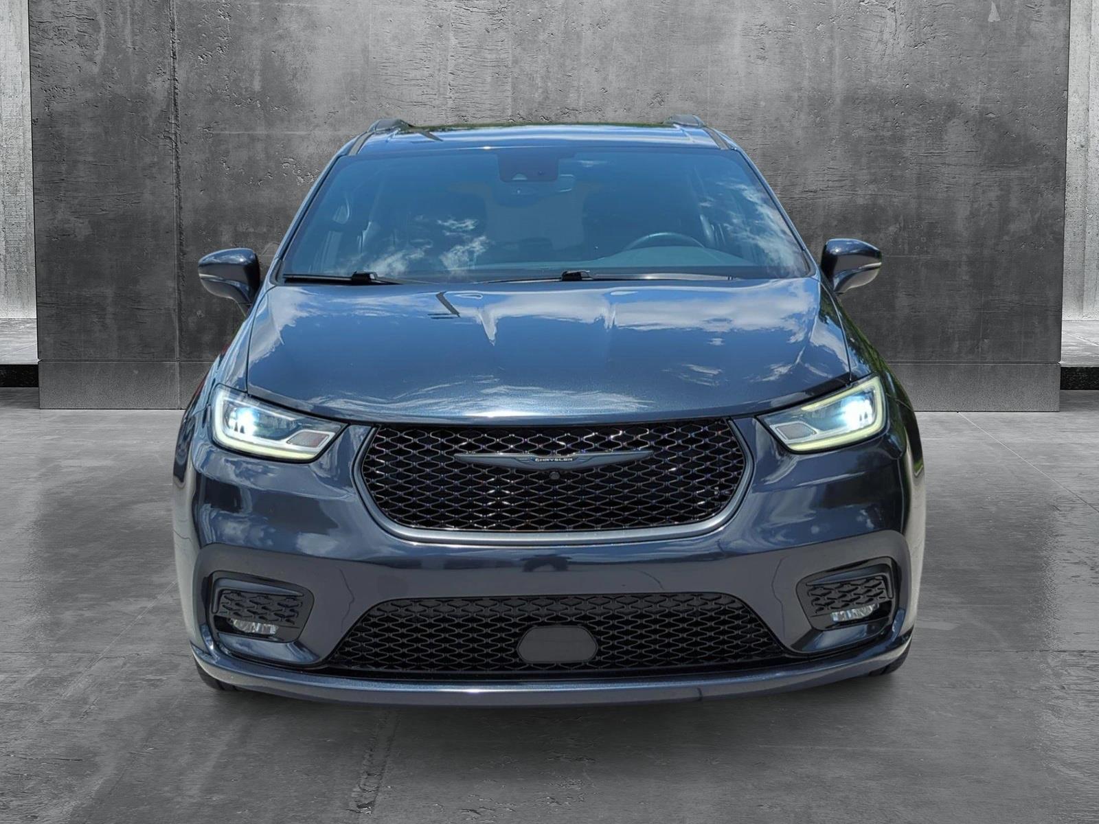 2021 Chrysler Pacifica Touring photo 2