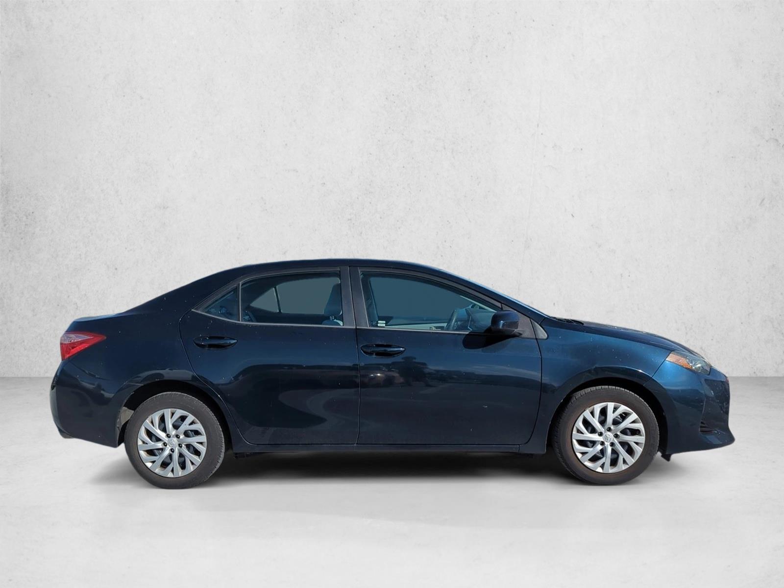 2018 Toyota Corolla LE photo 4