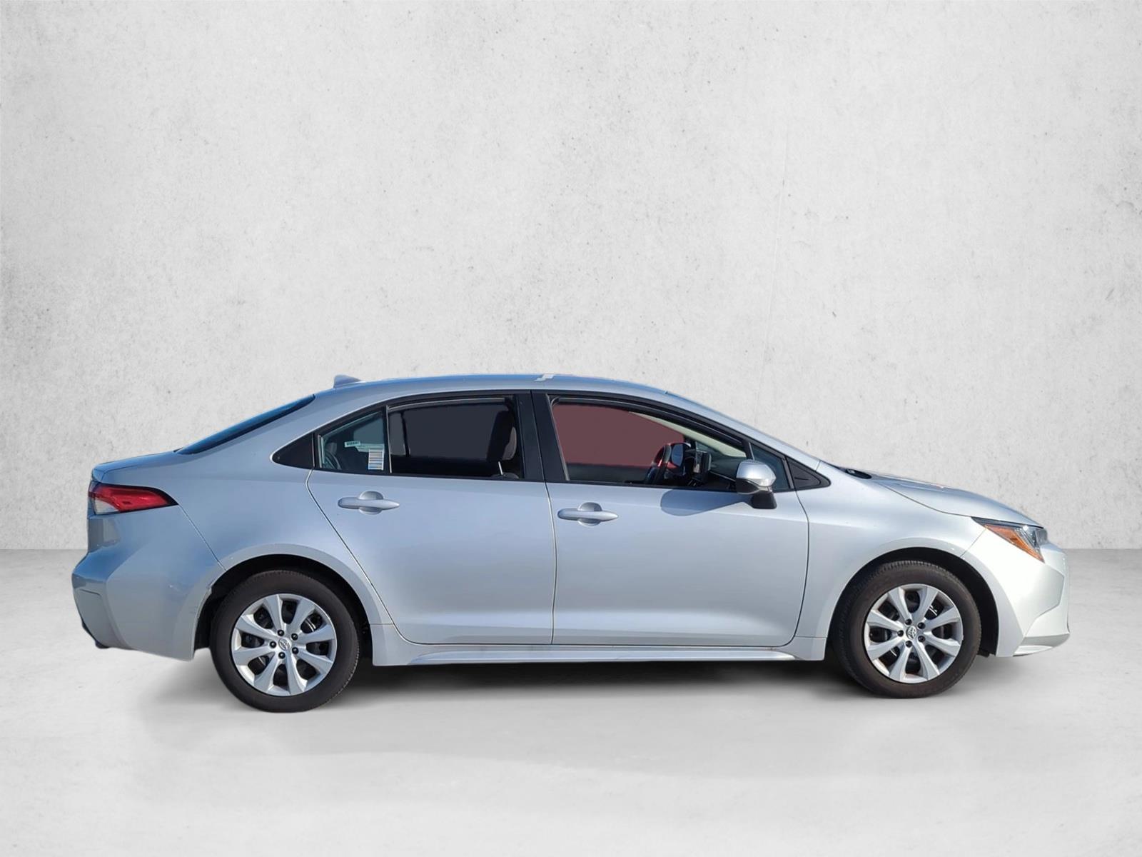 2025 Toyota Corolla LE photo 4