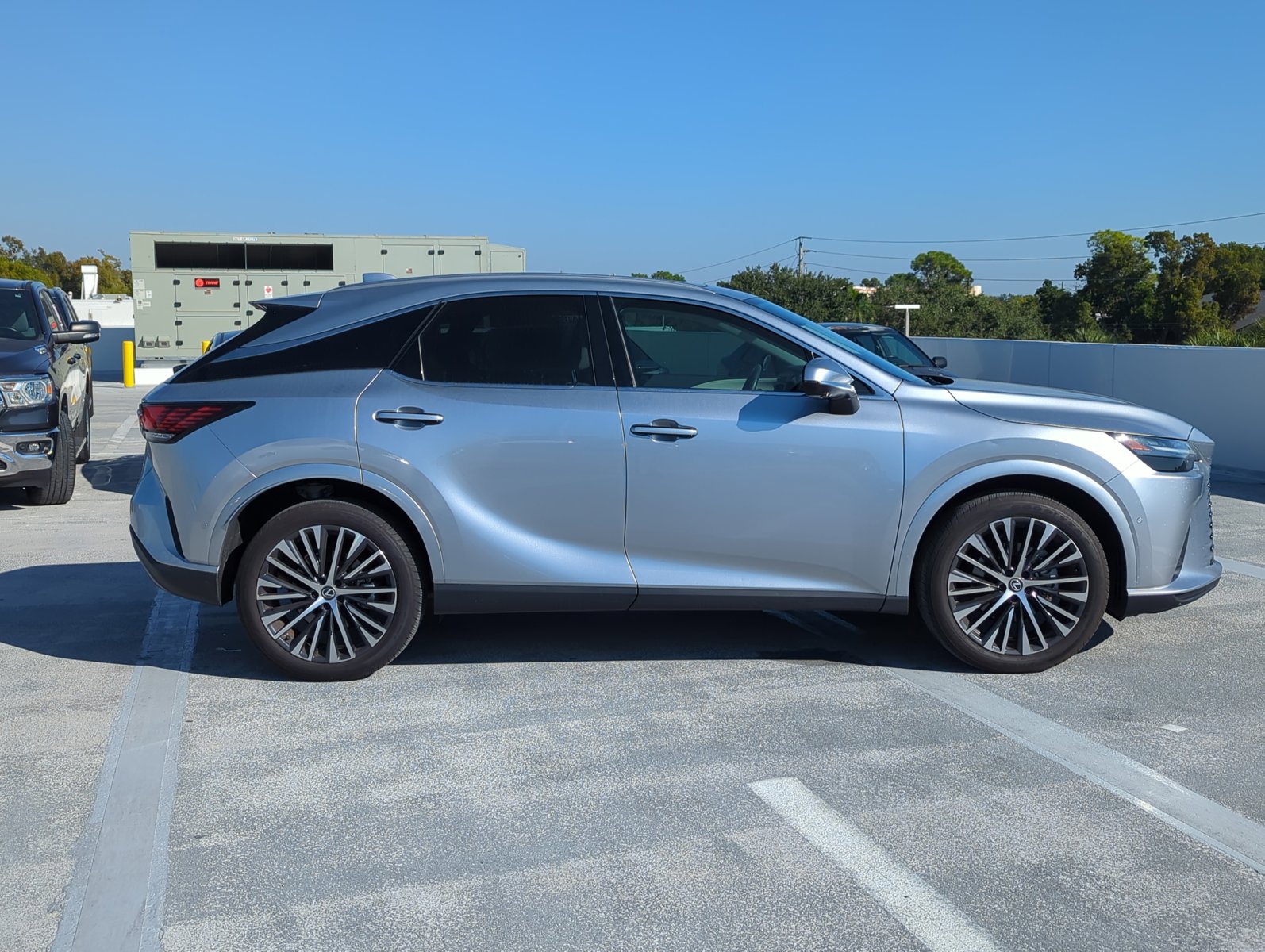 2024 Lexus RX 350h Premium AWD photo 4