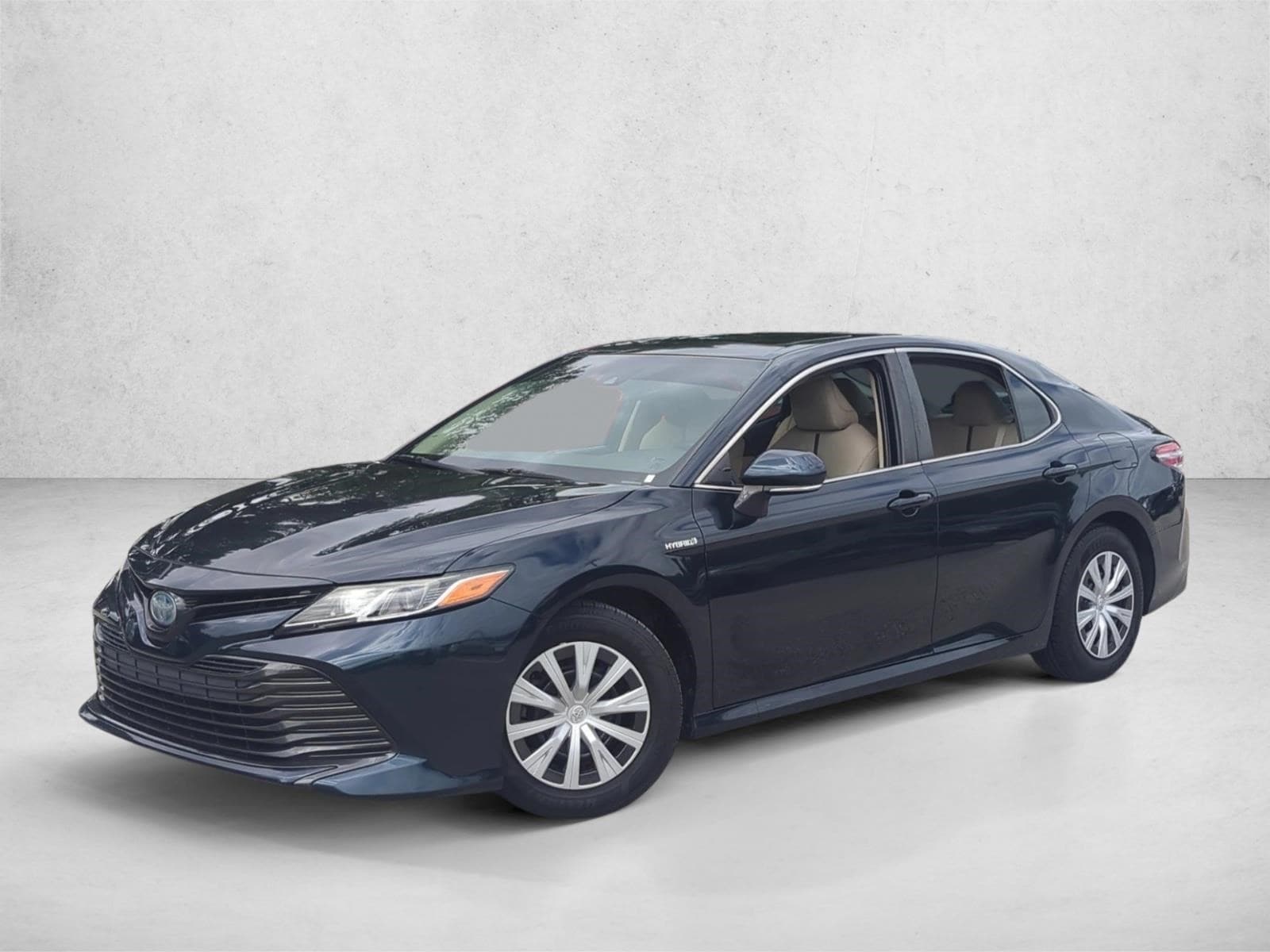 2019 Toyota Camry LE's photo