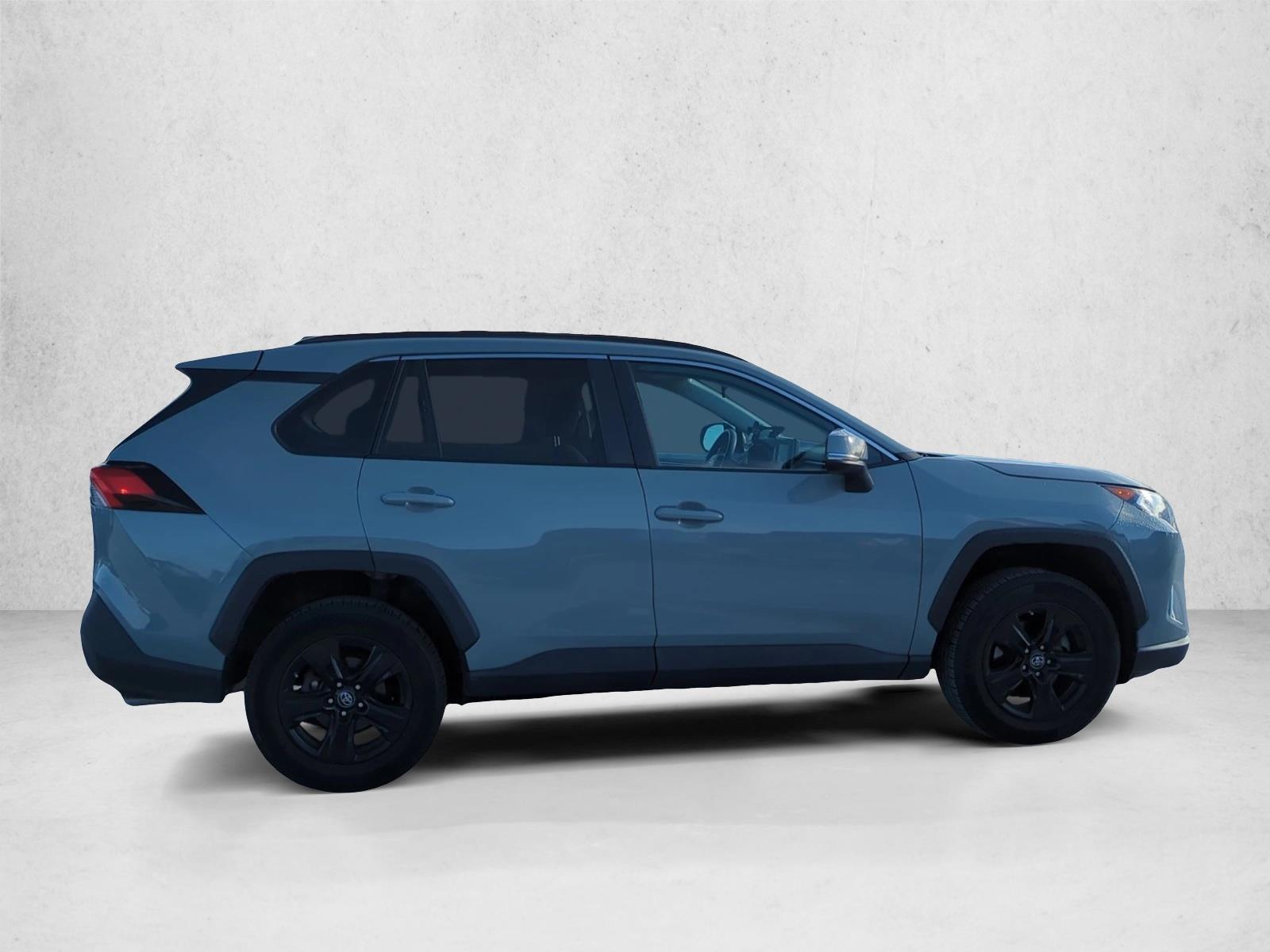 2019 Toyota RAV4 XLE photo 4