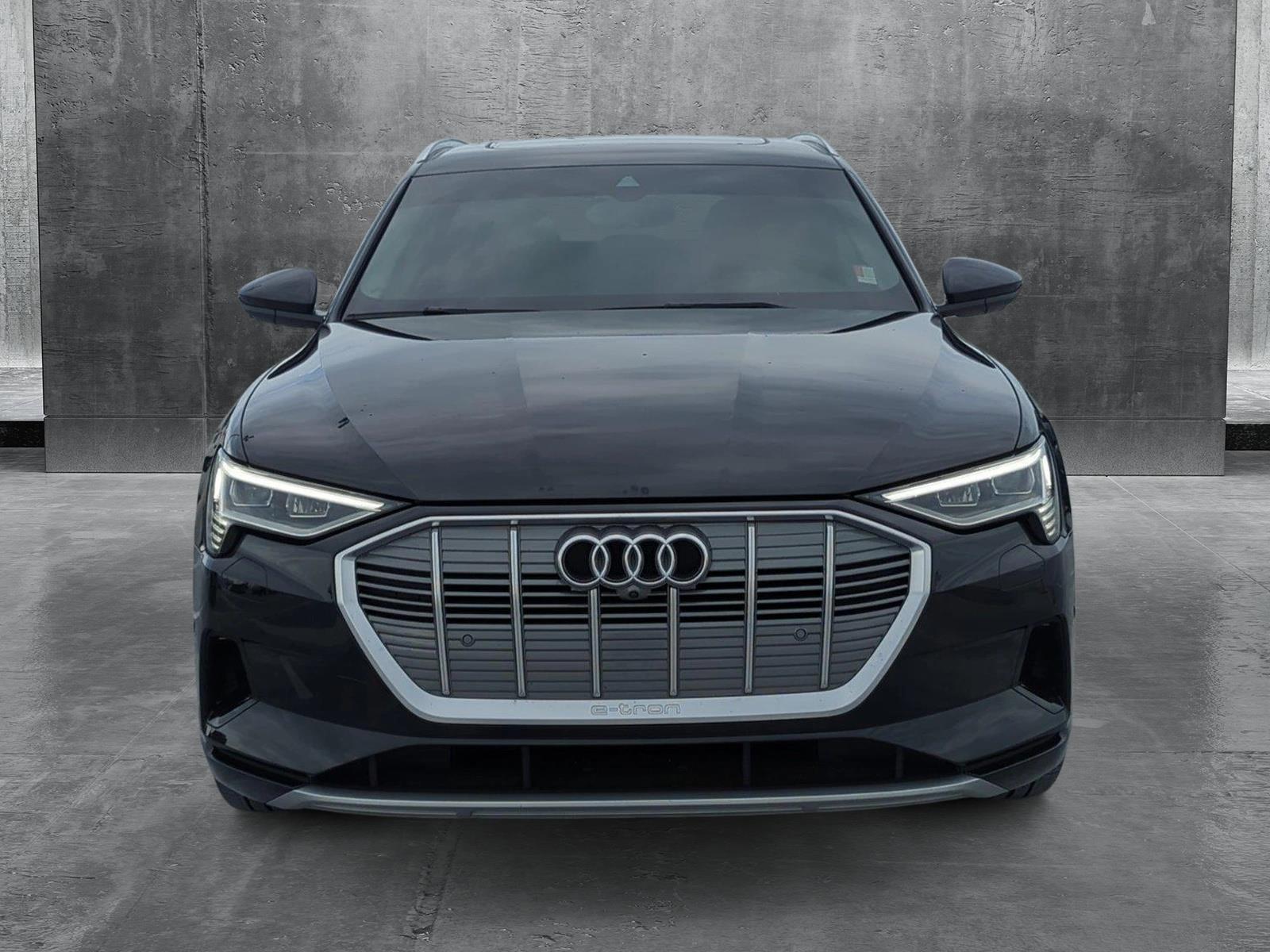 2023 Audi e-tron Premium Plus photo 2